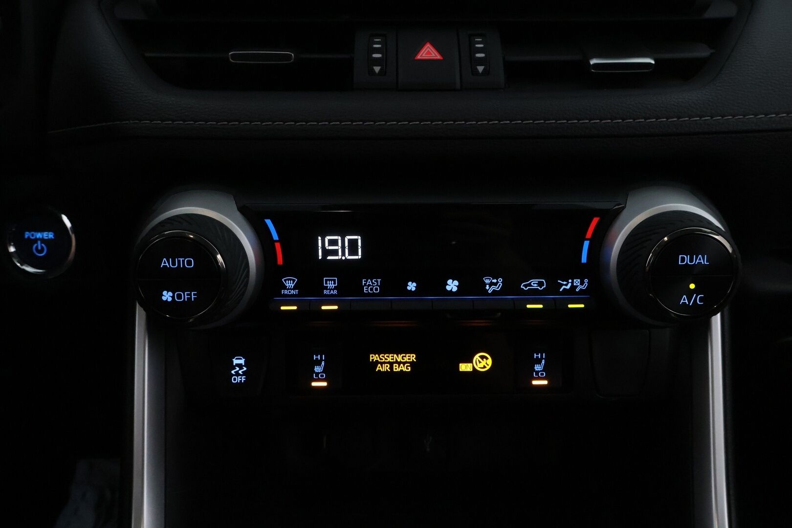 Toyota RAV4 2022 2,5 Hybrid 2022 Edition - 3,99 % KORKOTARJOUS TÄHÄN AUTOON - 1Om Suomiauto / Adapt.Vakkari / Peruutuskamera / LED / Vetokoukku / Lämmitettävä Tuulilasi / Ratinlämmitys / Lohko & Sisäp. / Hyvät varusteet!