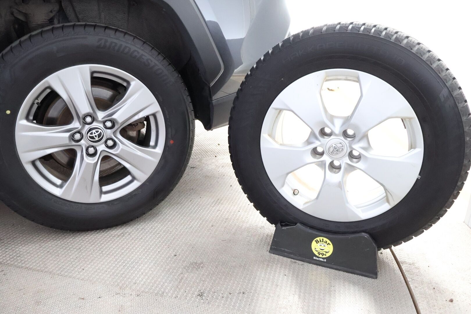 Toyota RAV4 2022 2,5 Hybrid 2022 Edition - 3,99 % KORKOTARJOUS TÄHÄN AUTOON - 1Om Suomiauto / Adapt.Vakkari / Peruutuskamera / LED / Vetokoukku / Lämmitettävä Tuulilasi / Ratinlämmitys / Lohko & Sisäp. / Hyvät varusteet!