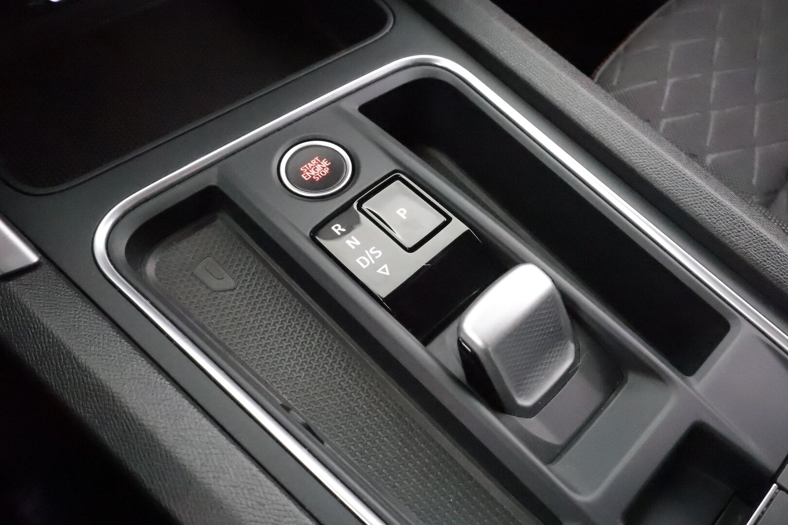 Seat Leon 2023 1,5 eTSI 150 Hybrid FR DSG * Webasto / ACC / LED / P.tutkat / Digimittaristo / Kaistavahti / Navi / Keyless * - 1-om Suomi-auto / Kahdet renkaat aluvanteilla / Merkkihuollot 