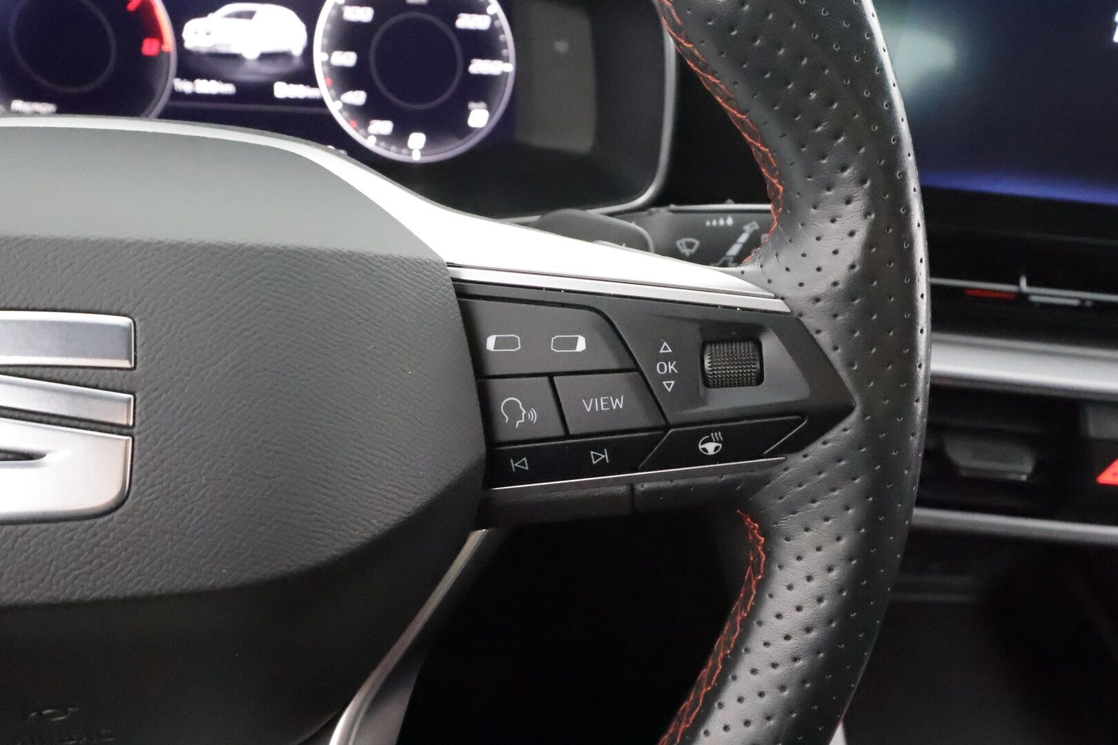 Seat Leon 2023 1,5 eTSI 150 Hybrid FR DSG * Webasto / ACC / LED / P.tutkat / Digimittaristo / Kaistavahti / Navi / Keyless * - 1-om Suomi-auto / Kahdet renkaat aluvanteilla / Merkkihuollot 