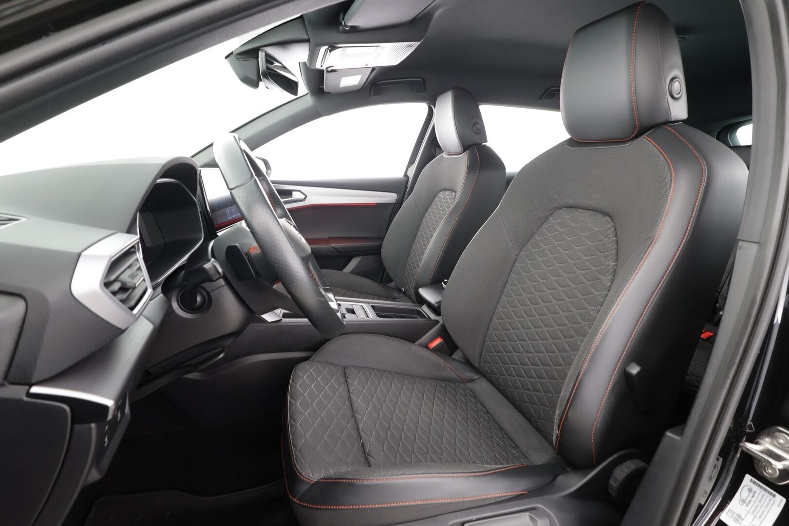 Seat Leon 2023 1,5 eTSI 150 Hybrid FR DSG * Webasto / ACC / LED / P.tutkat / Digimittaristo / Kaistavahti / Navi / Keyless * - 1-om Suomi-auto / Kahdet renkaat aluvanteilla / Merkkihuollot 