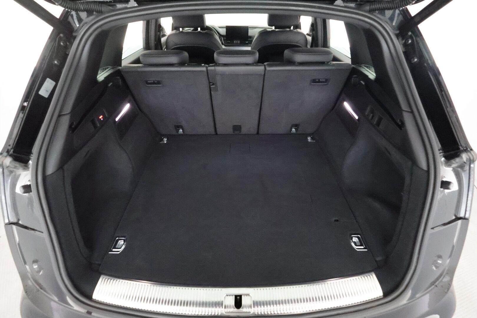 Audi Q5 2023 Progress 50 TFSI e 220 kW quattro S tronic * ACC / P.kamera / Koukku / Sporttipenkit / Sähköluukku / Digimittaristo * - 1.Om Suomi-auto / Kahdet renkaat aluvanteilla / Merkkihuollettu