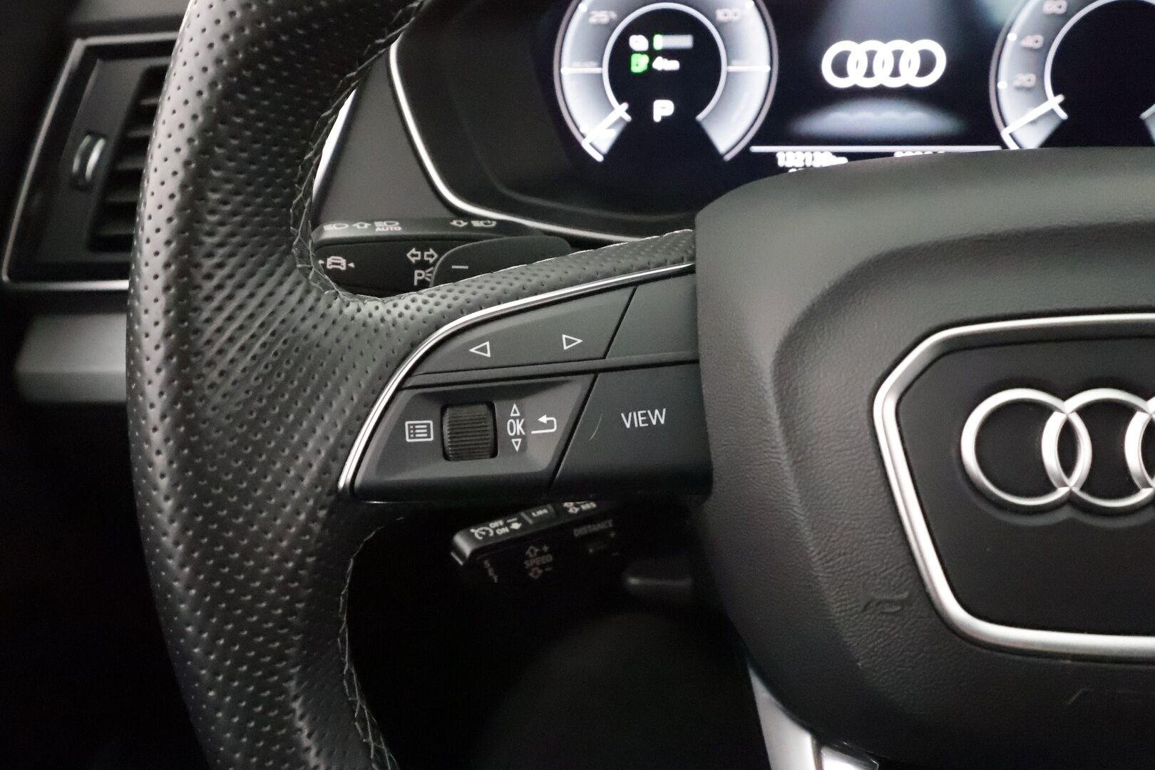 Audi Q5 2023 Progress 50 TFSI e 220 kW quattro S tronic * ACC / P.kamera / Koukku / Sporttipenkit / Sähköluukku / Digimittaristo * - 1.Om Suomi-auto / Kahdet renkaat aluvanteilla / Merkkihuollettu