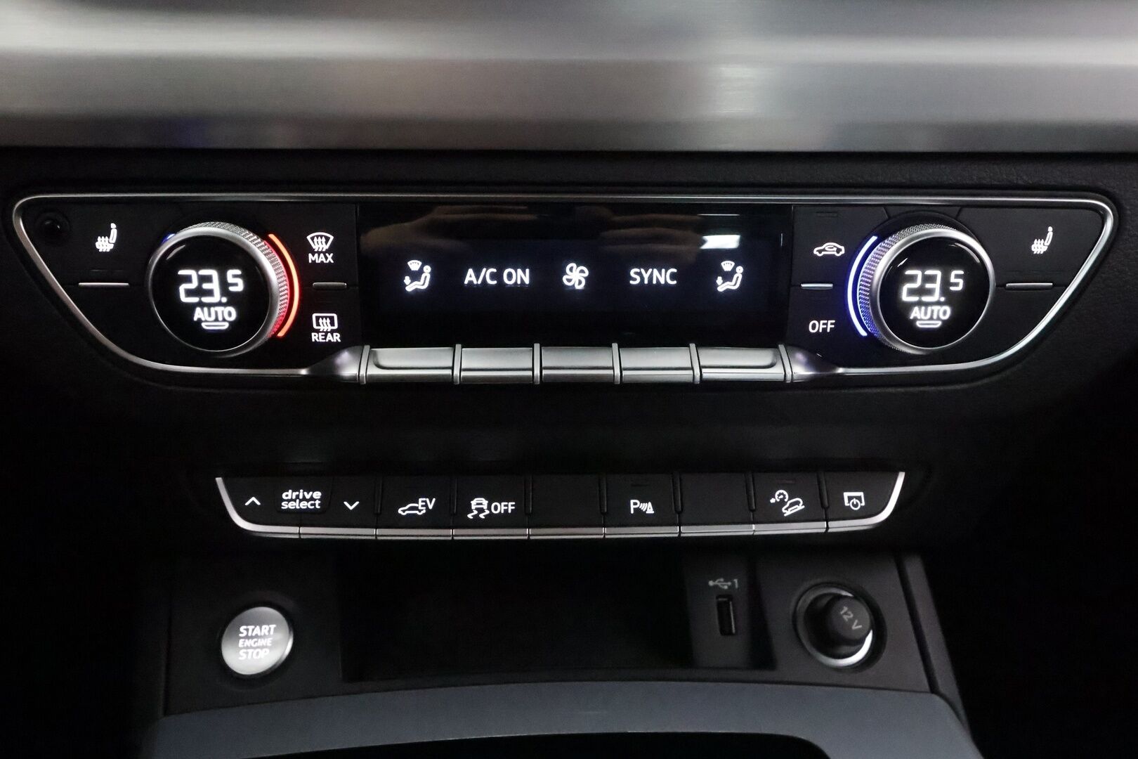 Audi Q5 2023 Progress 50 TFSI e 220 kW quattro S tronic * ACC / P.kamera / Koukku / Sporttipenkit / Sähköluukku / Digimittaristo * - 1.Om Suomi-auto / Kahdet renkaat aluvanteilla / Merkkihuollettu