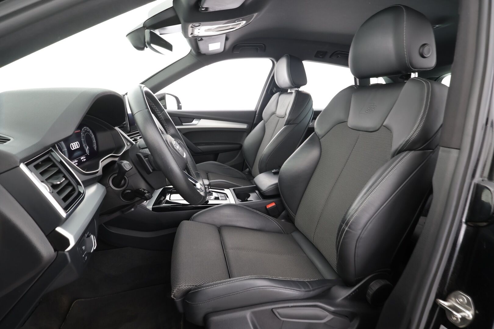 Audi Q5 2023 Progress 50 TFSI e 220 kW quattro S tronic * ACC / P.kamera / Koukku / Sporttipenkit / Sähköluukku / Digimittaristo * - 1.Om Suomi-auto / Kahdet renkaat aluvanteilla / Merkkihuollettu