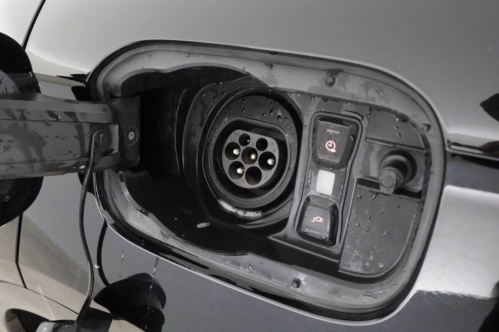 Audi Q5 2023 Progress 50 TFSI e 220 kW quattro S tronic * ACC / P.kamera / Koukku / Sporttipenkit / Sähköluukku / Digimittaristo * - 1.Om Suomi-auto / Kahdet renkaat aluvanteilla / Merkkihuollettu