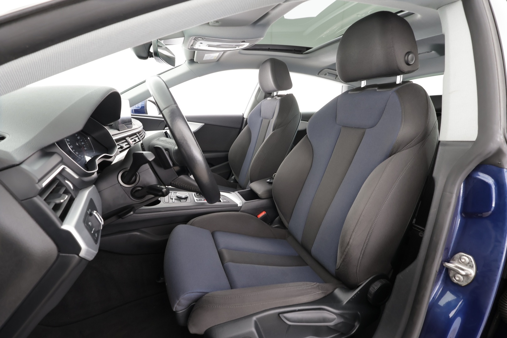 Audi A5 2017 Sportback Business Sport 2,0 TFSI 185 kW quattro S tronic * Vakkari / P.tutkat / Matrix LED / Koukku / Webasto * - Lasikattoluukku / Kahdet renkaat aluvanteilla - HULLUT JOULUT KORKOTARJOUS 2,49% 