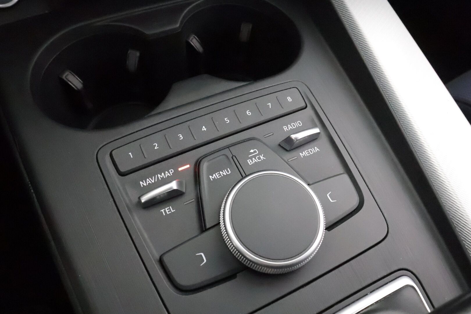 Audi A5 2017 Sportback Business Sport 2,0 TFSI 185 kW quattro S tronic * Vakkari / P.tutkat / Matrix LED / Koukku / Webasto * - Lasikattoluukku / Kahdet renkaat aluvanteilla - HULLUT JOULUT KORKOTARJOUS 2,49% 