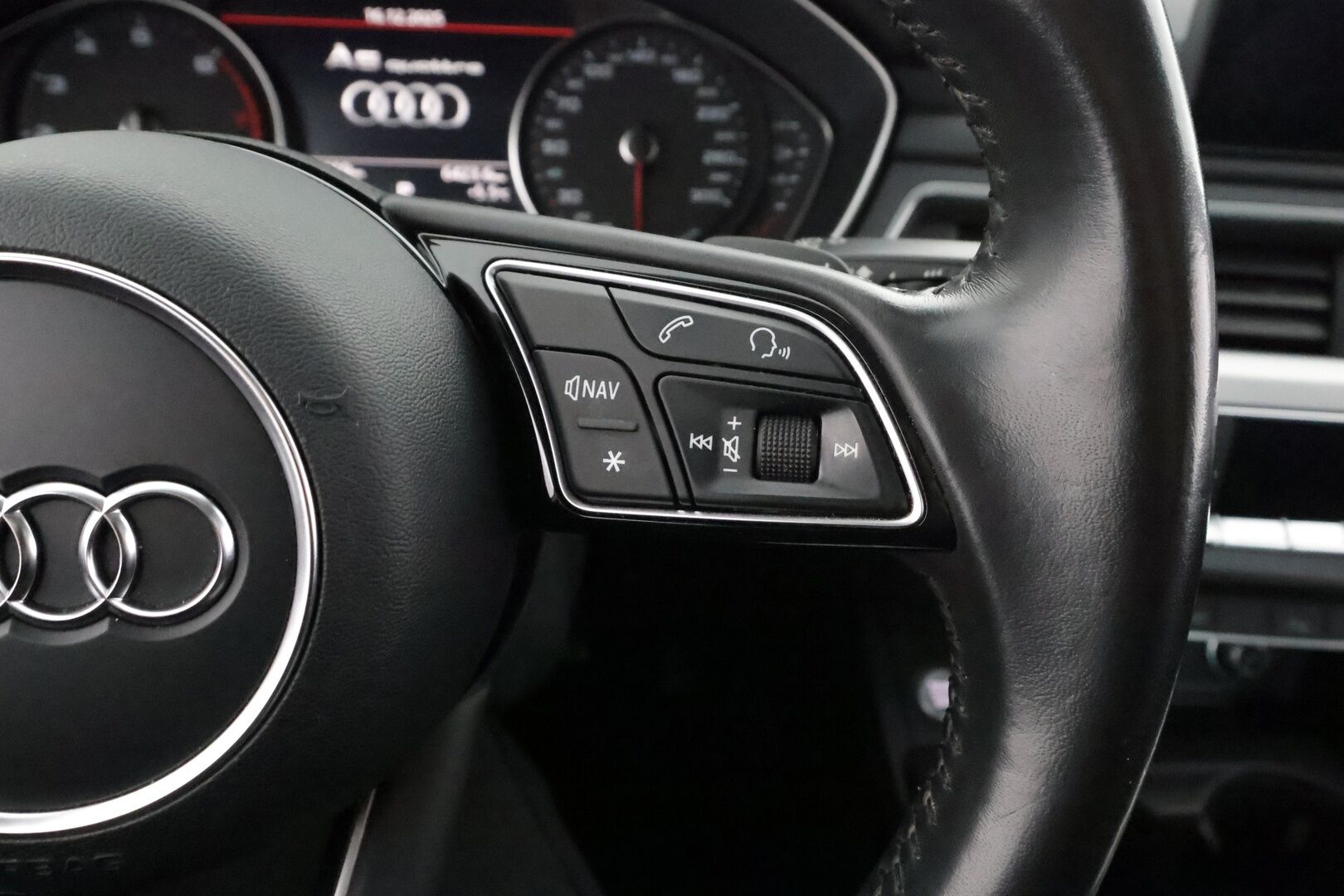 Audi A5 2017 Sportback Business Sport 2,0 TFSI 185 kW quattro S tronic * Vakkari / P.tutkat / Matrix LED / Koukku / Webasto * - Lasikattoluukku / Kahdet renkaat aluvanteilla - HULLUT JOULUT KORKOTARJOUS 2,49% 