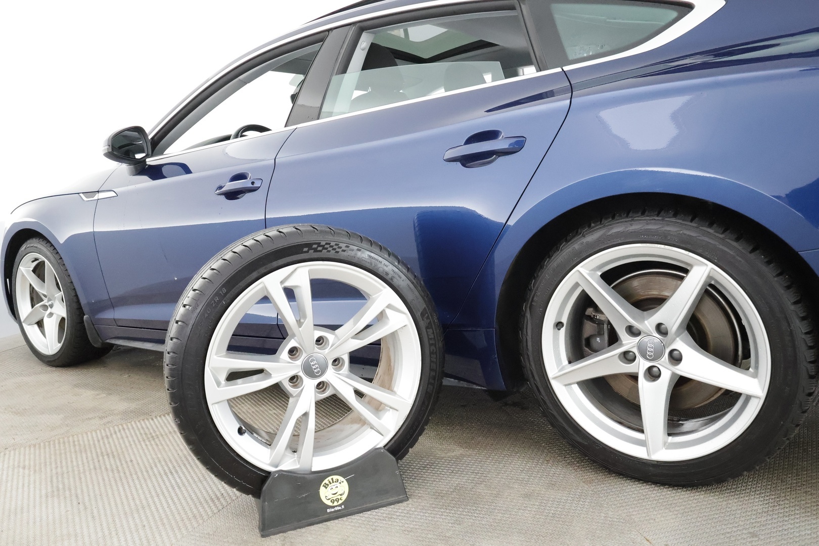 Audi A5 2017 Sportback Business Sport 2,0 TFSI 185 kW quattro S tronic * Vakkari / P.tutkat / Matrix LED / Koukku / Webasto * - Lasikattoluukku / Kahdet renkaat aluvanteilla - HULLUT JOULUT KORKOTARJOUS 2,49% 