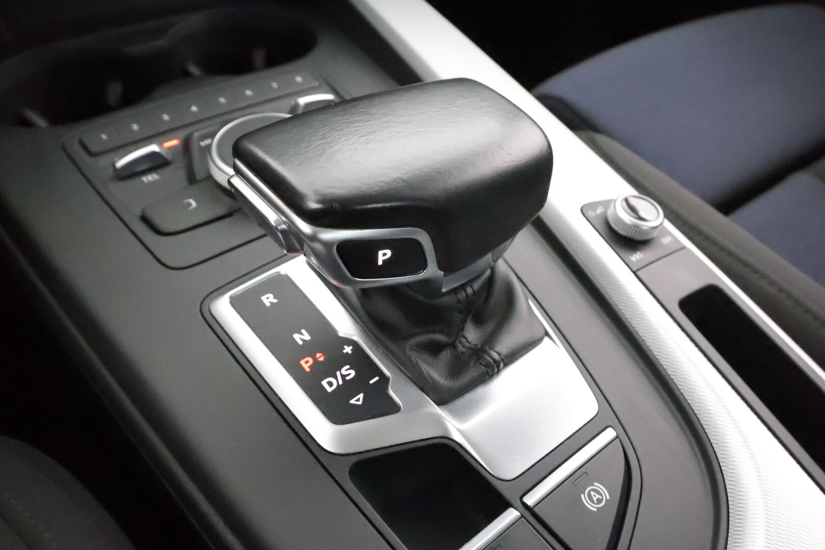 Audi A5 2017 Sportback Business Sport 2,0 TFSI 185 kW quattro S tronic * Vakkari / P.tutkat / Matrix LED / Koukku / Webasto * - Lasikattoluukku / Kahdet renkaat aluvanteilla - HULLUT JOULUT KORKOTARJOUS 2,49% 