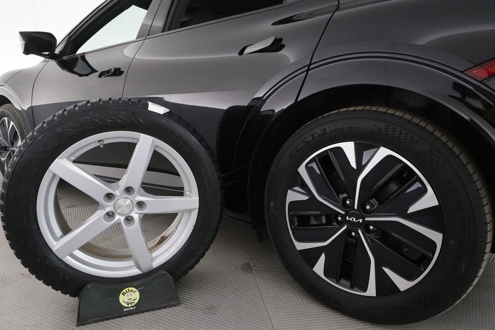 KIA EV6 2023 GT-Line AWD 77 kWh 325 hv - | ACC | ILP | Koukku | Adapt.LED | 360° | Muistipenkki | Meridian | Ilmastoidut penkit | Navi | HUD | Keyless | Kahdet renkaat aluvanteilla | Merkkihuollettu |