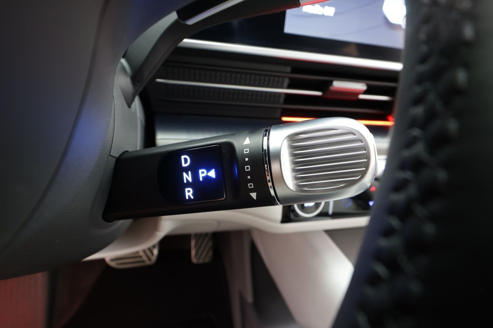 Hyundai IONIQ 6 2024 77 kWh 229 hv Ultimate - ACC | ILP | HUD | 360° | Ilm. relax nahat | Muistipenkki | BOSE | Matrix | HDA | BSM | V2L | Keyless | Ambient | Lämm. ratti | Merkkihuollettu | ALV |