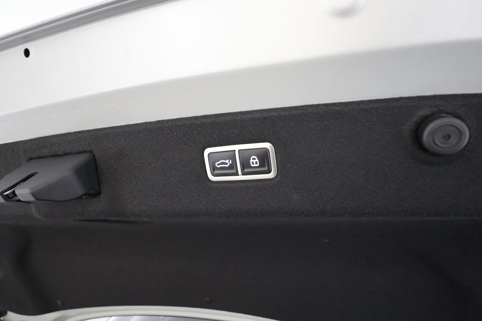 Hyundai IONIQ 6 2024 77 kWh 229 hv Ultimate - ACC | ILP | HUD | 360° | Ilm. relax nahat | Muistipenkki | BOSE | Matrix | HDA | BSM | V2L | Keyless | Ambient | Lämm. ratti | Merkkihuollettu | ALV |