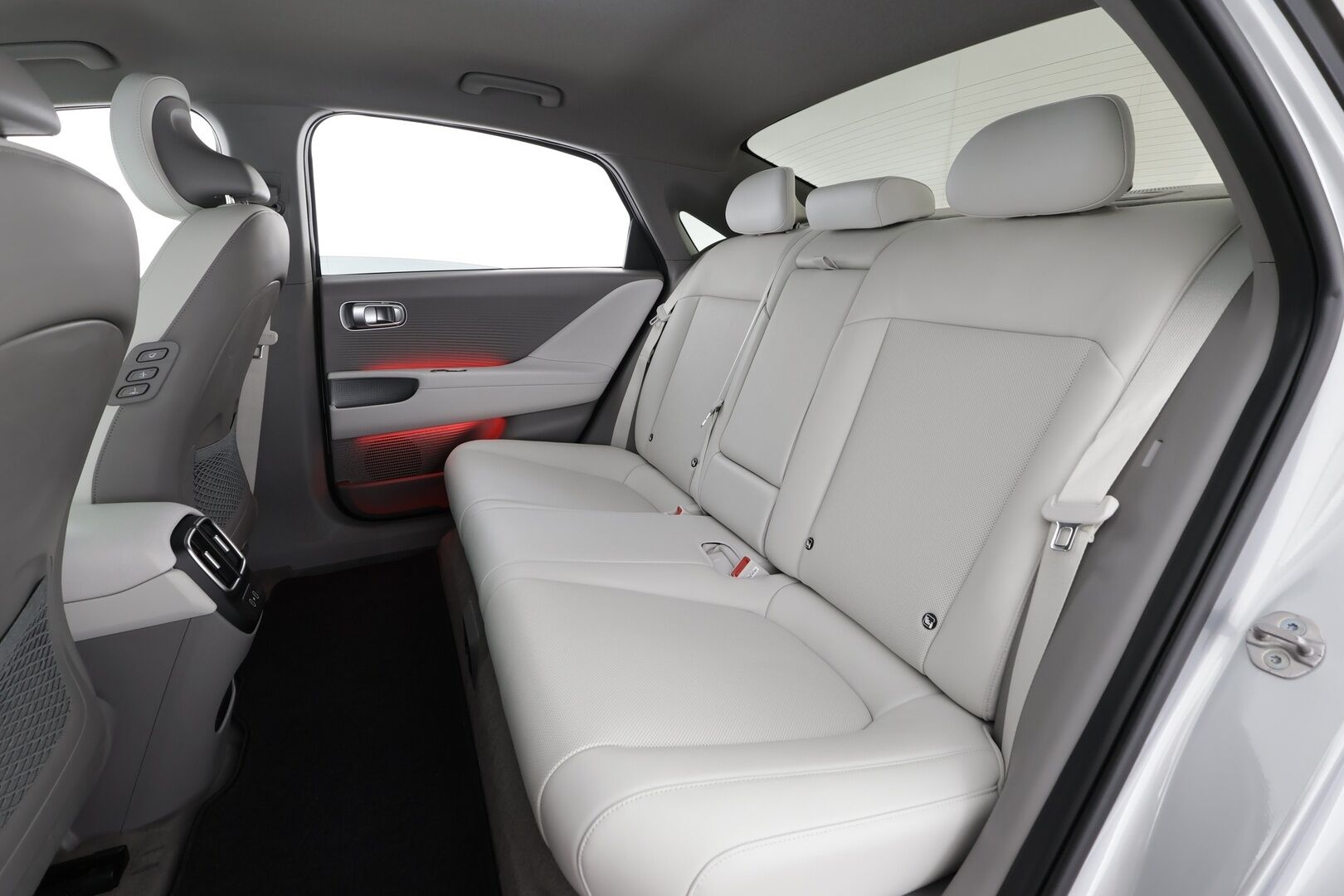 Hyundai IONIQ 6 2024 77 kWh 229 hv Ultimate - ACC | ILP | HUD | 360° | Ilm. relax nahat | Muistipenkki | BOSE | Matrix | HDA | BSM | V2L | Keyless | Ambient | Lämm. ratti | Merkkihuollettu | ALV |