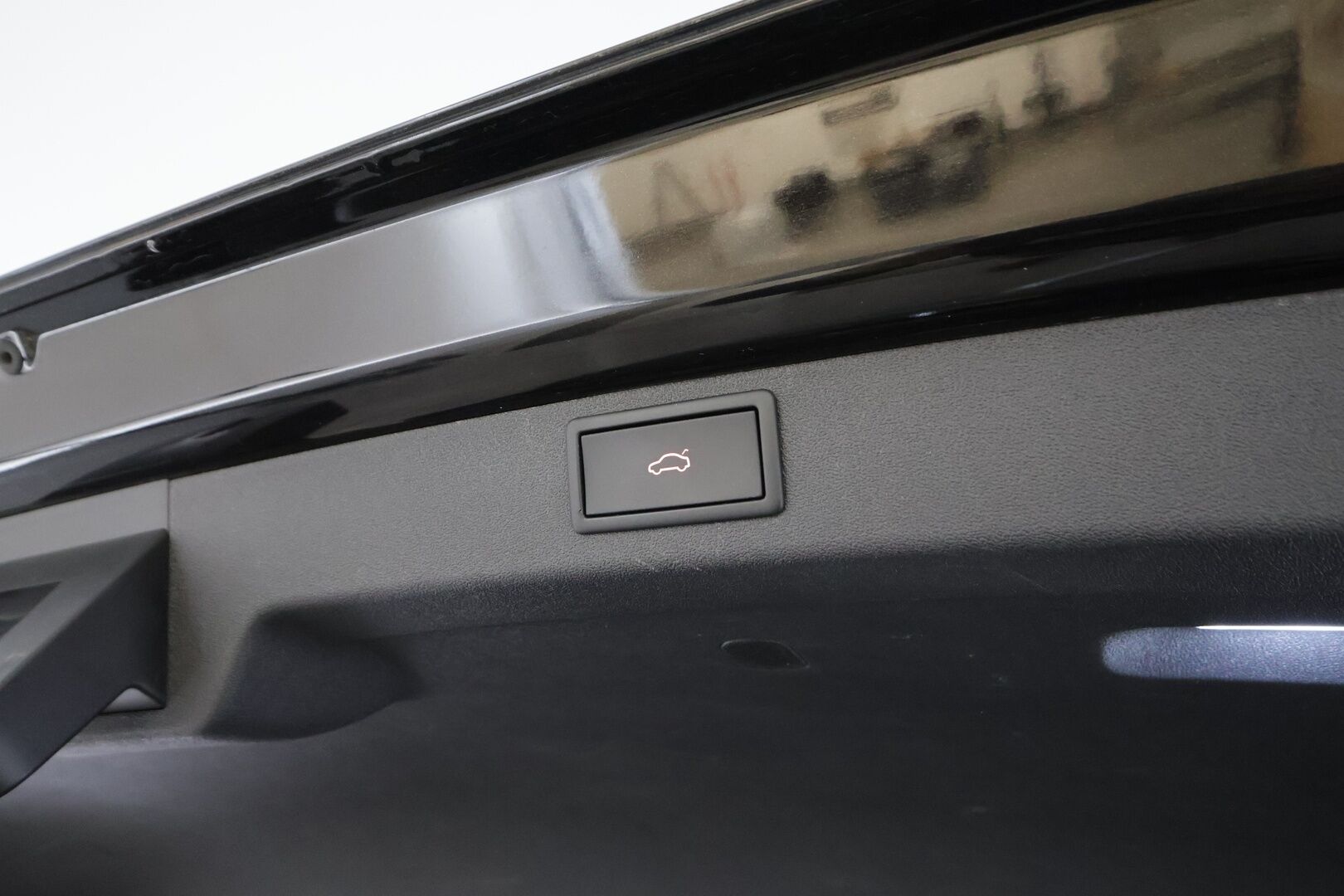 Skoda Enyaq 2022 80 iV - | ACC | ILP | Koukku | HUD | DCC | Sähkönahat muistilla | Panorama | Matrix | Crystal Face | P.kamera | Keyless | Sähk. takaluukku | Lämm. ratti | 