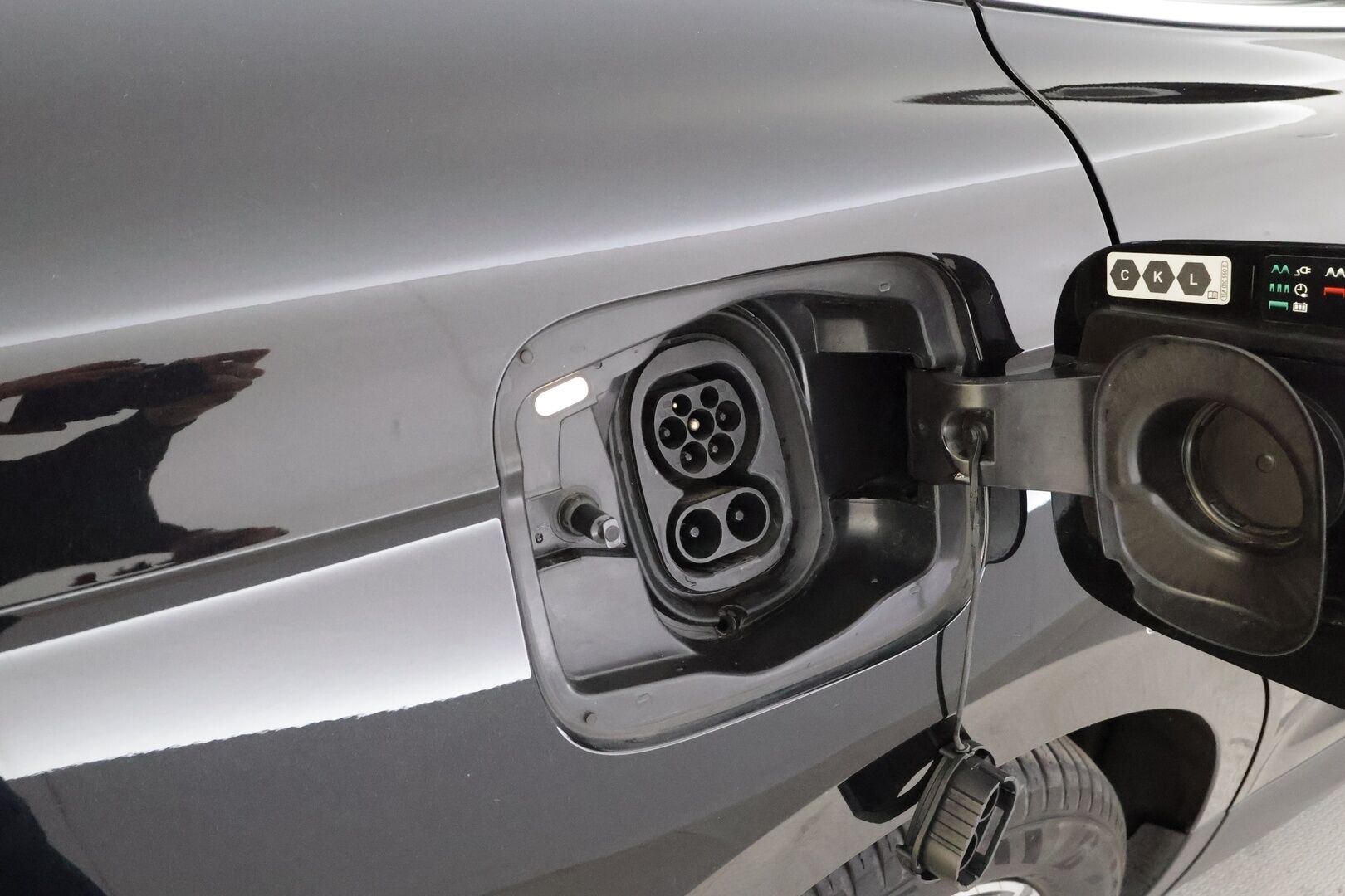 Skoda Enyaq 2022 80 iV - | ACC | ILP | Koukku | HUD | DCC | Sähkönahat muistilla | Panorama | Matrix | Crystal Face | P.kamera | Keyless | Sähk. takaluukku | Lämm. ratti | 