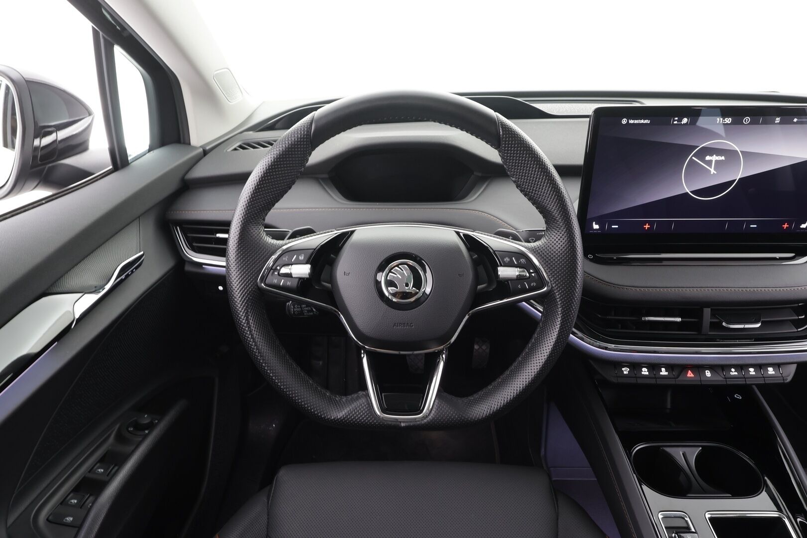 Skoda Enyaq 2022 80 iV - | ACC | ILP | Koukku | HUD | DCC | Sähkönahat muistilla | Panorama | Matrix | Crystal Face | P.kamera | Keyless | Sähk. takaluukku | Lämm. ratti | 