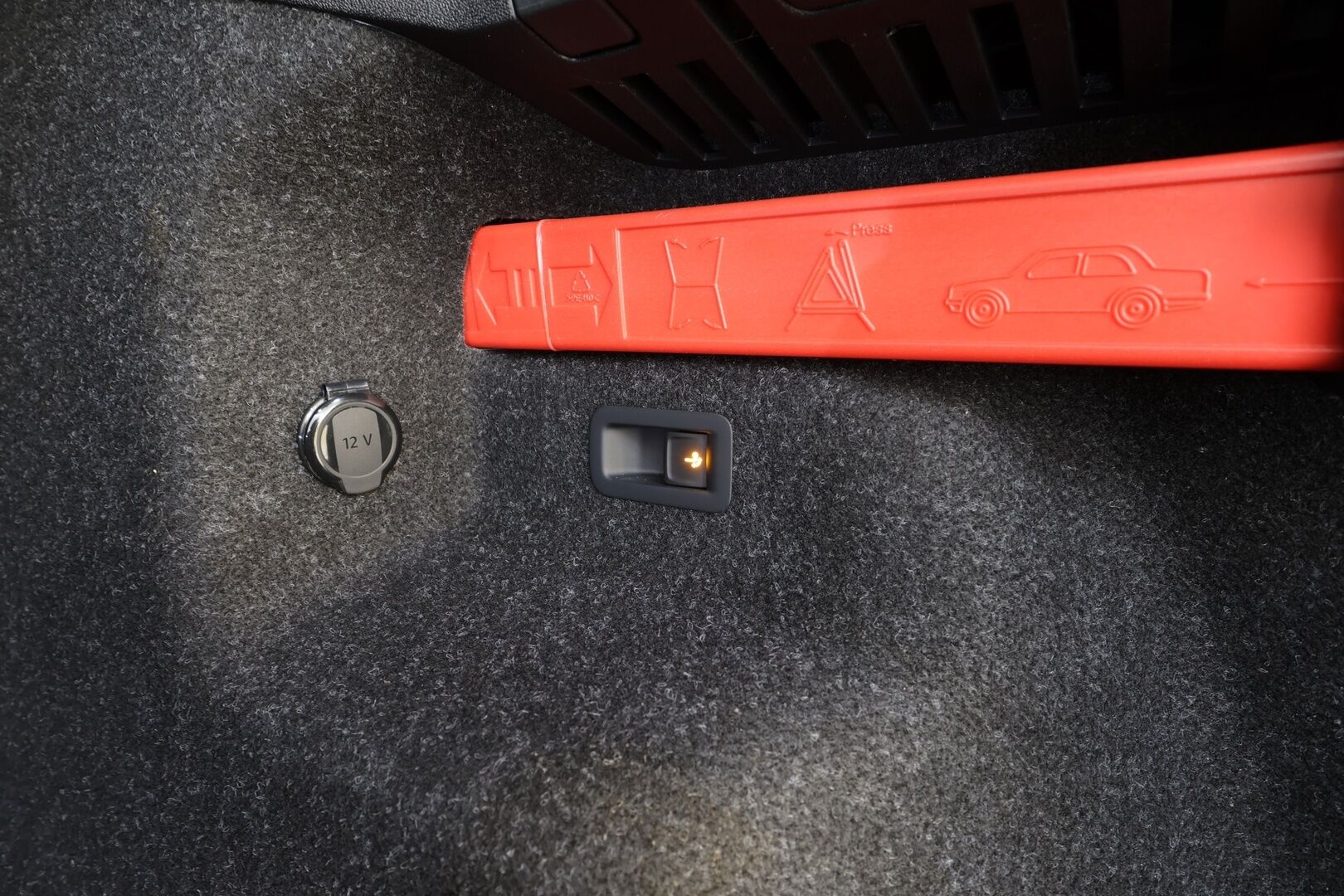 Skoda Enyaq 2022 80 iV - | ACC | ILP | Koukku | HUD | DCC | Sähkönahat muistilla | Panorama | Matrix | Crystal Face | P.kamera | Keyless | Sähk. takaluukku | Lämm. ratti | 