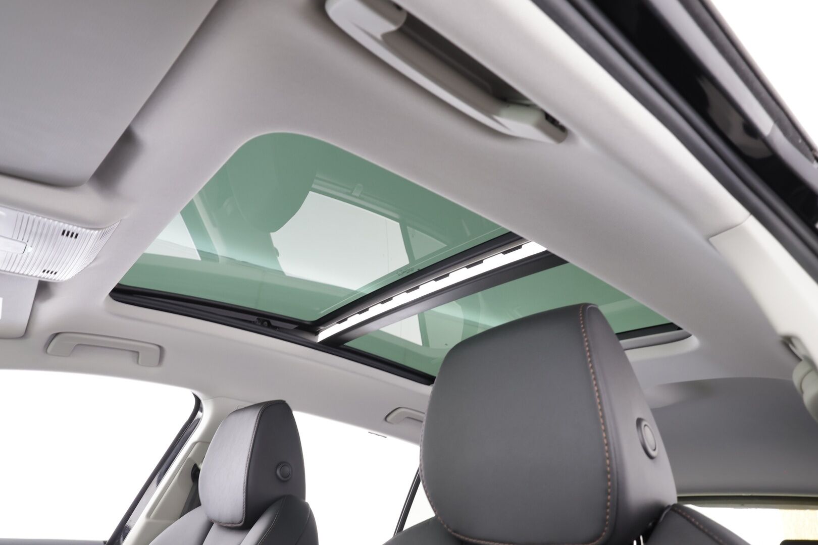 Skoda Enyaq 2022 80 iV - | ACC | ILP | Koukku | HUD | DCC | Sähkönahat muistilla | Panorama | Matrix | Crystal Face | P.kamera | Keyless | Sähk. takaluukku | Lämm. ratti | 