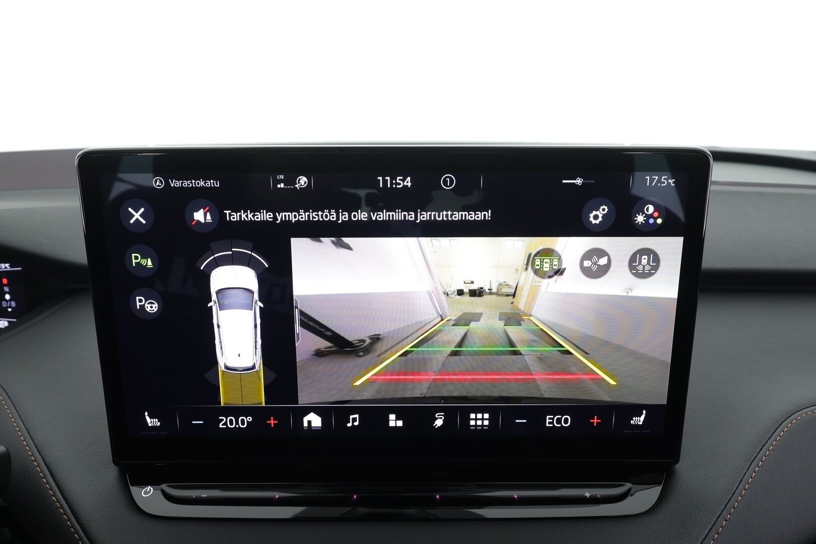 Skoda Enyaq 2022 80 iV - | ACC | ILP | Koukku | HUD | DCC | Sähkönahat muistilla | Panorama | Matrix | Crystal Face | P.kamera | Keyless | Sähk. takaluukku | Lämm. ratti | 