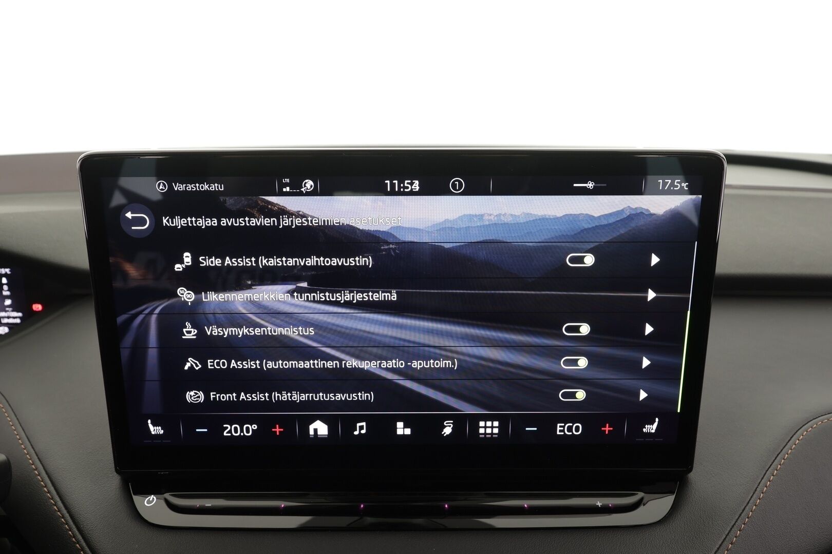 Skoda Enyaq 2022 80 iV - | ACC | ILP | Koukku | HUD | DCC | Sähkönahat muistilla | Panorama | Matrix | Crystal Face | P.kamera | Keyless | Sähk. takaluukku | Lämm. ratti | 