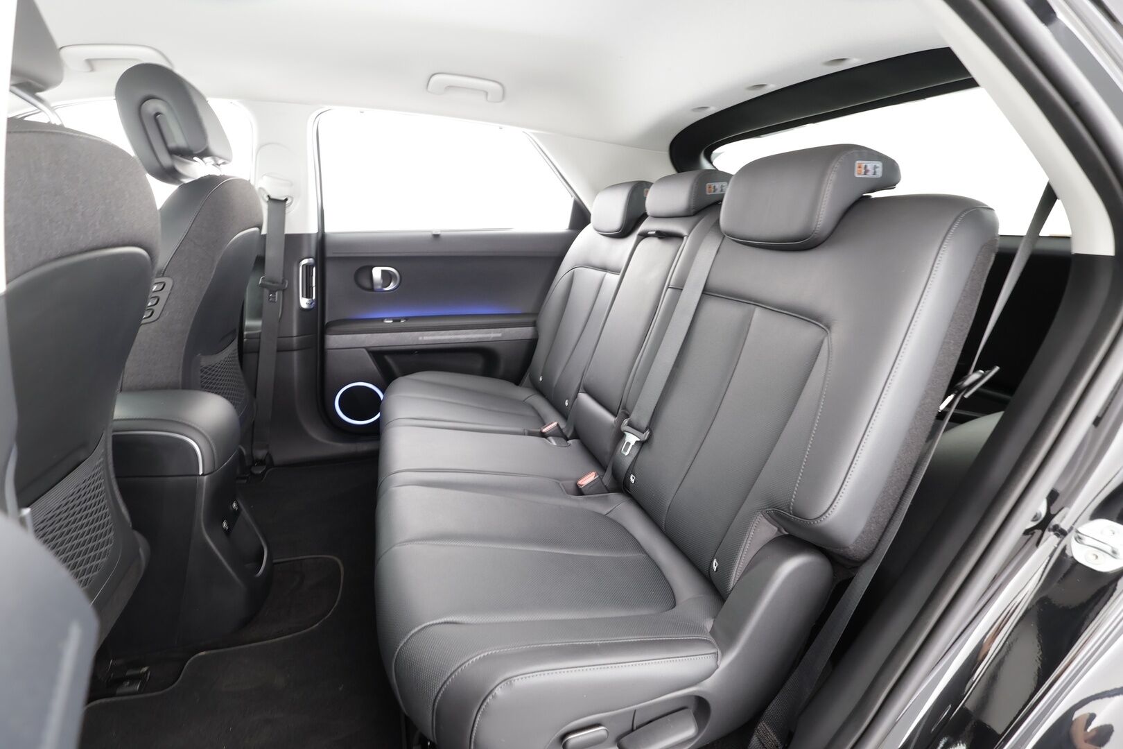 Hyundai IONIQ 5 2021 73 kWh 305 hv AWD Premium - | ACC | ILP | Koukku | HUD | 360° | BOSE | Ilm. relax nahat | Muistipenkki | HDA | BSM | V2L | Lämm. ratti | Merkkihuollot 