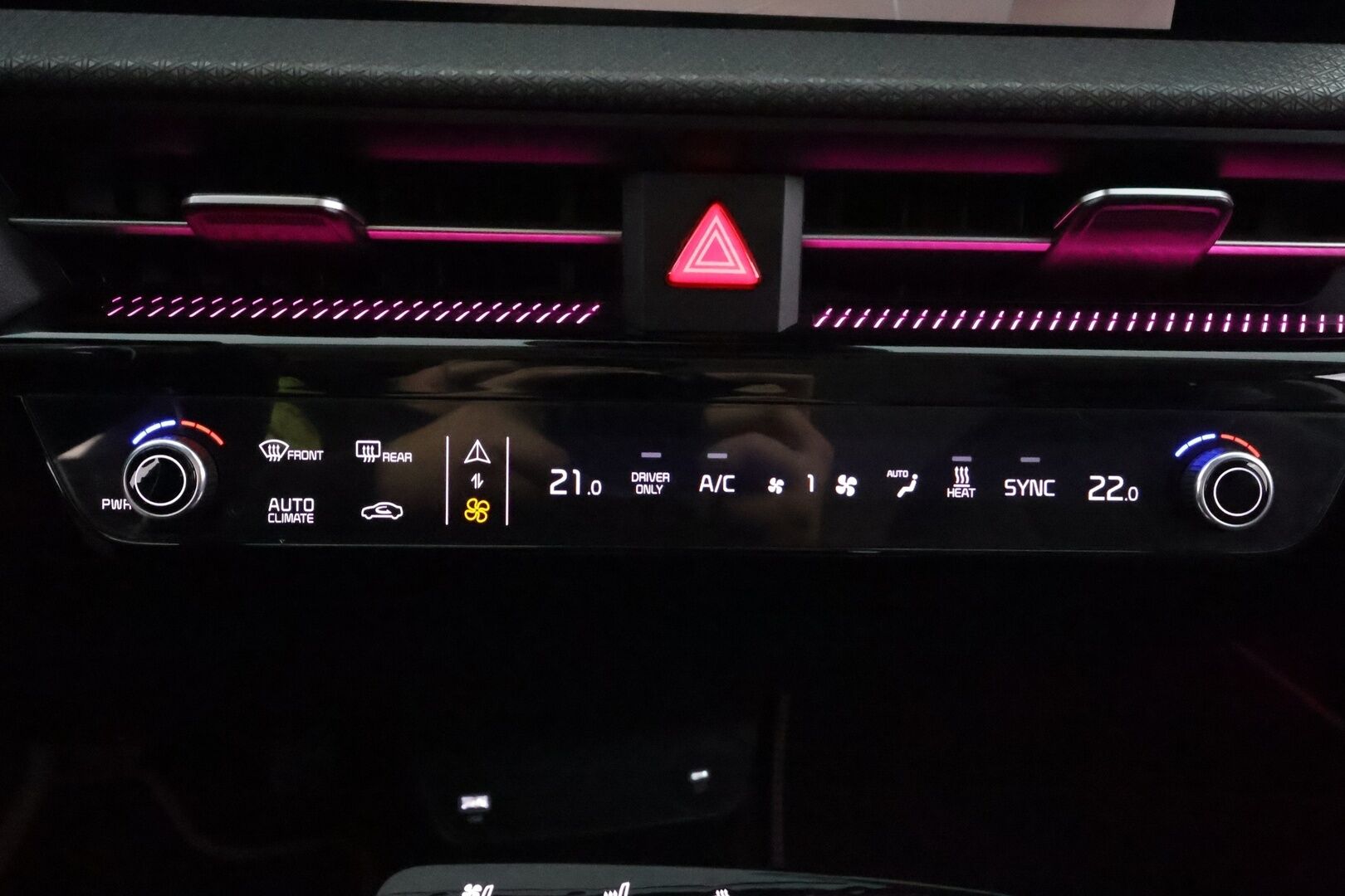 Kia EV6 2022 RWD 58 kWh 170 hv - | ACC | ILP | Koukku | Muistipenkki | Meridian Surround | 360-Kamera | Ilmastoidut Nahat | HUD | Widescreen | Apple&Android | 