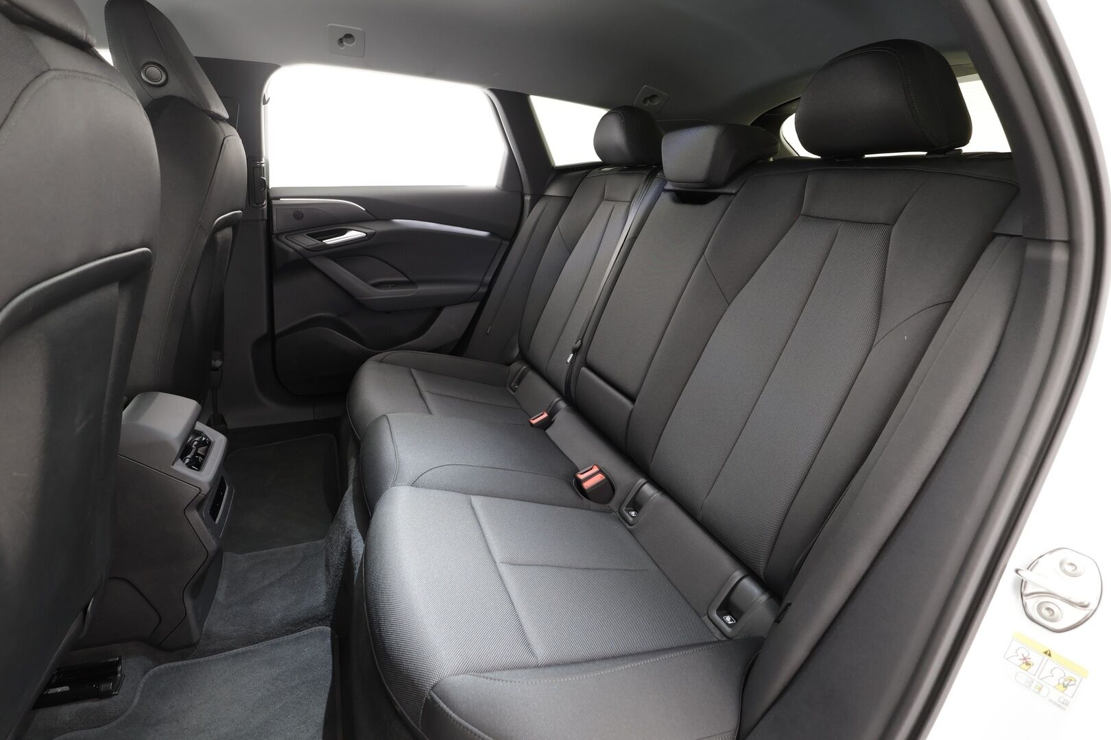AUDI A6 e-tron 2025 Avant - | ACC | ILP | Koukku | Matrix-LED | 360-Kamera | Muistipenkki | Sporttipenkit | Keyless | Apple&Android | Merkkihuollettu | Kahdet Renkaat |