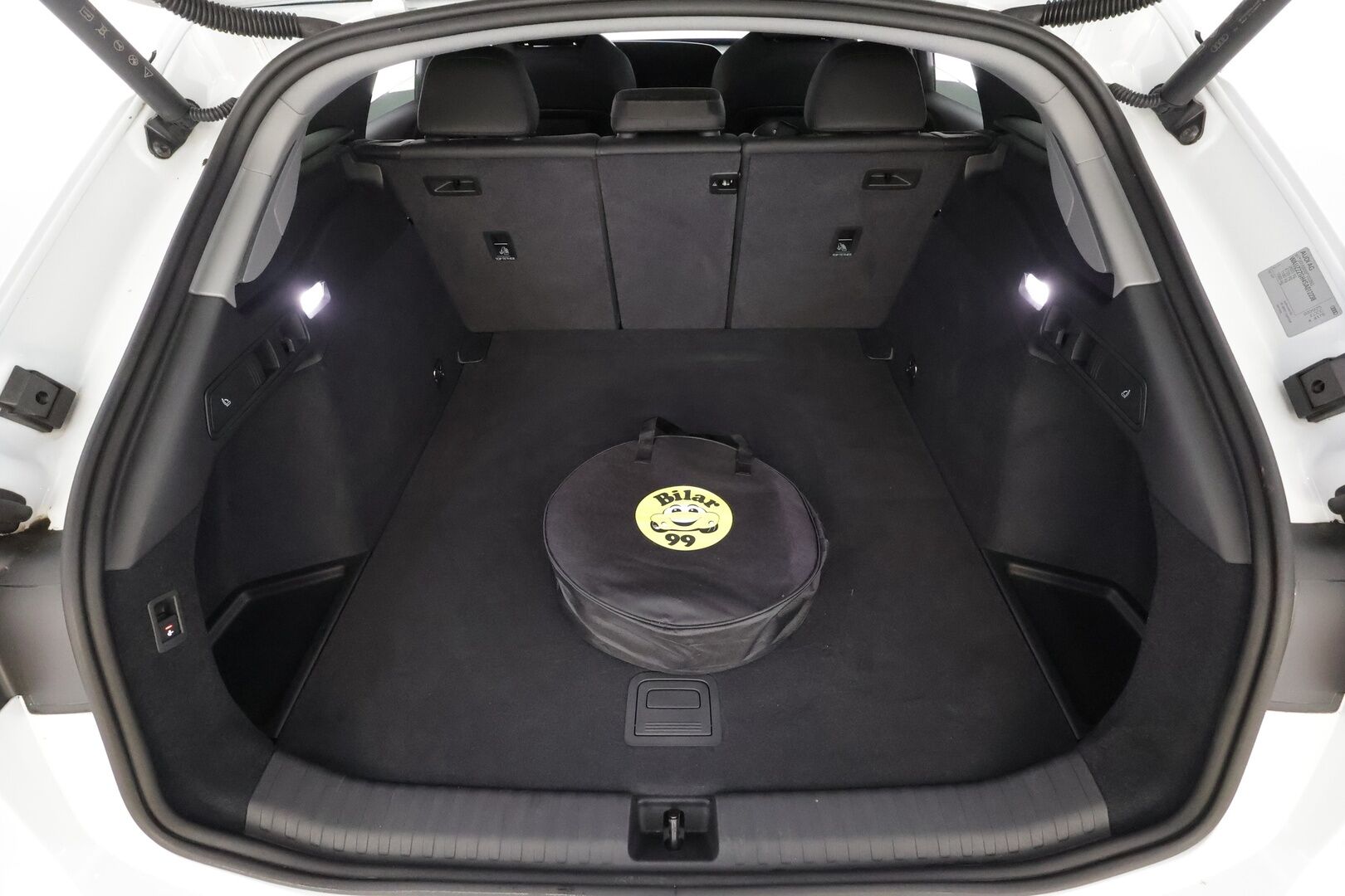 AUDI A6 e-tron 2025 Avant - | ACC | ILP | Koukku | Matrix-LED | 360-Kamera | Muistipenkki | Sporttipenkit | Keyless | Apple&Android | Merkkihuollettu | Kahdet Renkaat |