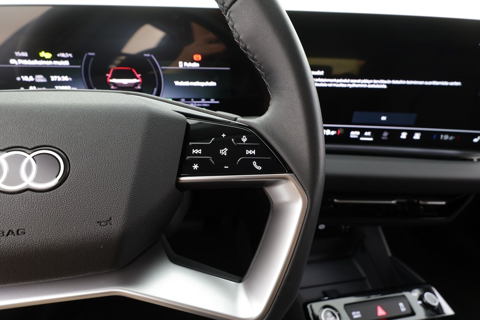 AUDI A6 e-tron 2025 Avant - | ACC | ILP | Koukku | Matrix-LED | 360-Kamera | Muistipenkki | Sporttipenkit | Keyless | Apple&Android | Merkkihuollettu | Kahdet Renkaat |