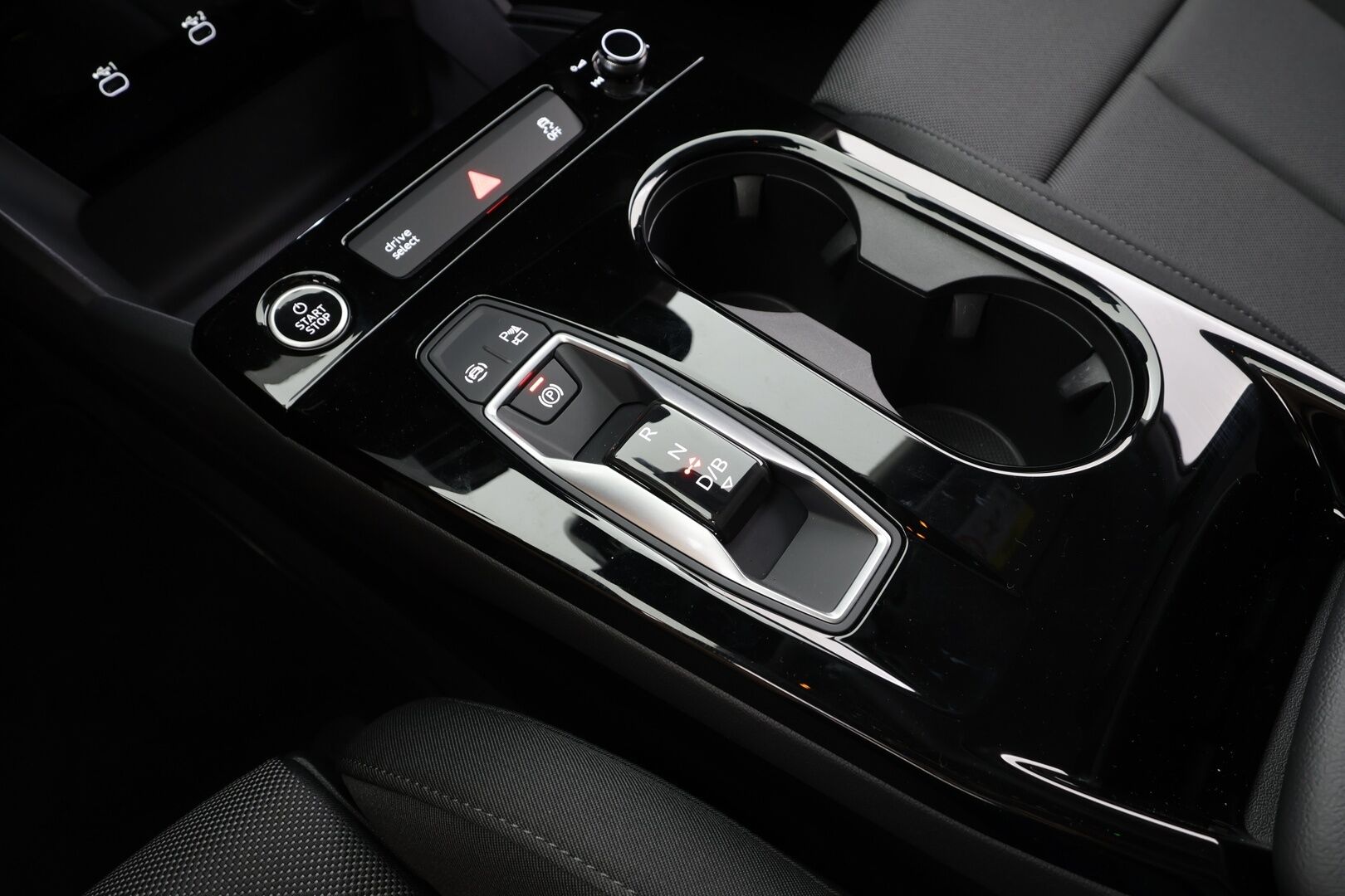 AUDI A6 e-tron 2025 Avant - | ACC | ILP | Koukku | Matrix-LED | 360-Kamera | Muistipenkki | Sporttipenkit | Keyless | Apple&Android | Merkkihuollettu | Kahdet Renkaat |