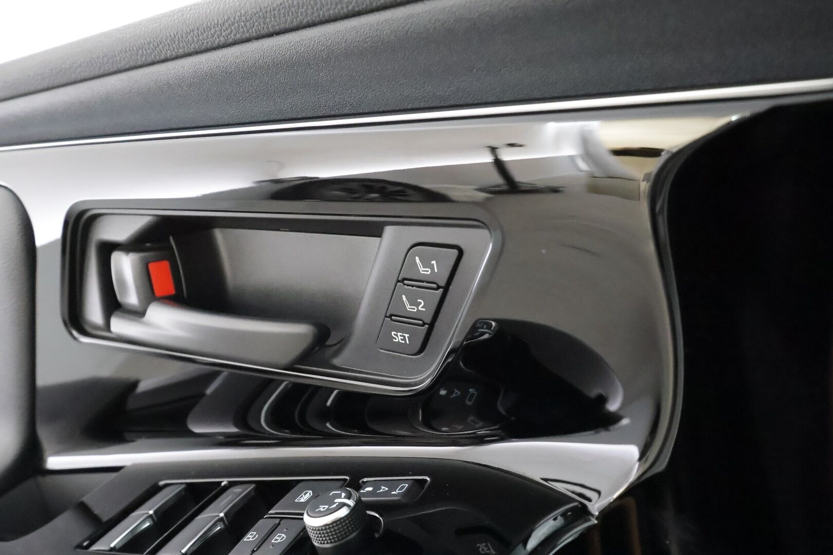 Toyota bZ4X 2022 Executive AWD - | Lasikatto | ILP | Koukku | ACC | LED | 360 | Ilmastoitu Muistipenkki | JBL | Navi | Kaistavahti | Katveavustin | Keyless | Merkkihuollot | Kahdet renkaat | 2x Latauskaapelit |