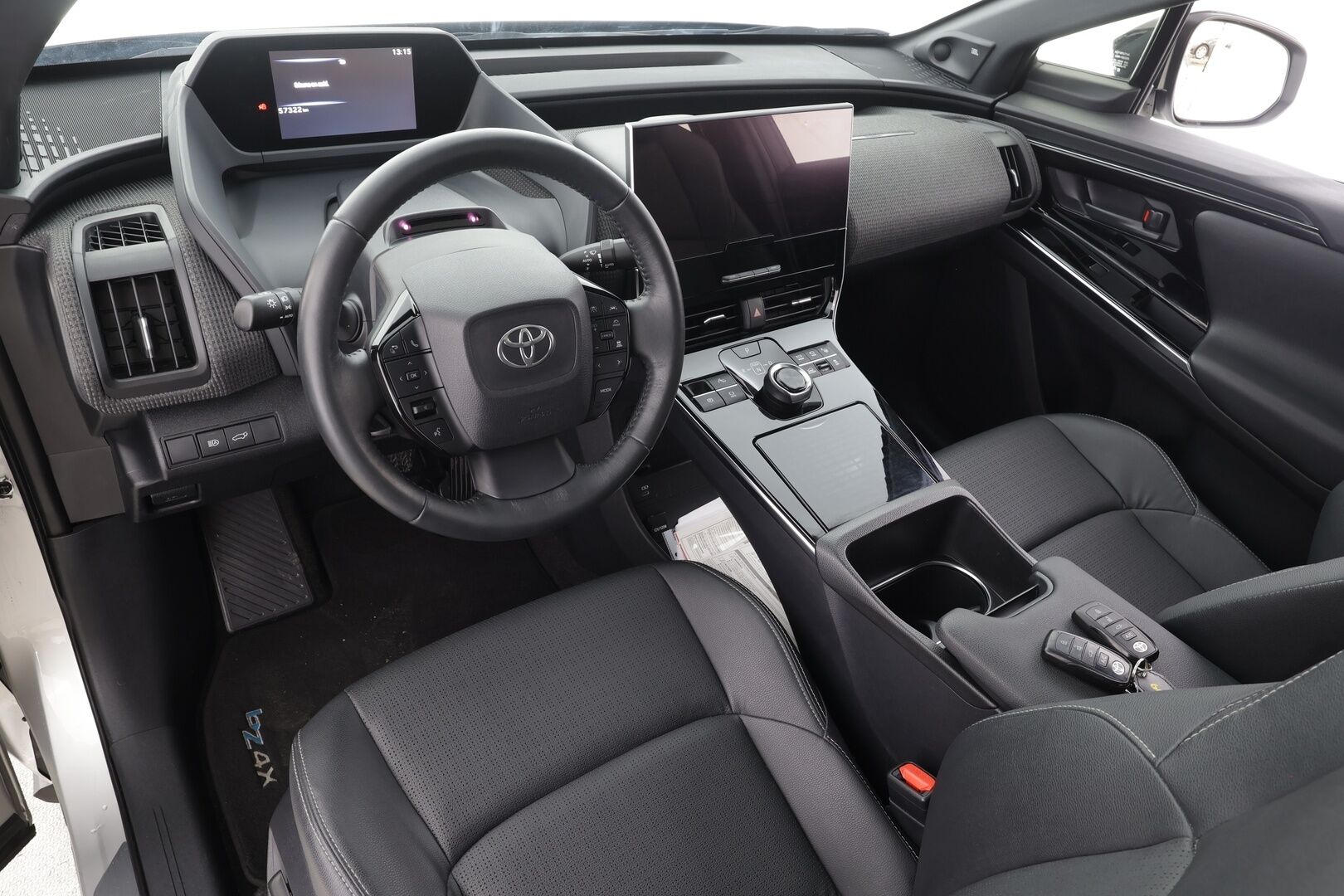 Toyota bZ4X 2022 Executive AWD - | Lasikatto | ILP | Koukku | ACC | LED | 360 | Ilmastoitu Muistipenkki | JBL | Navi | Kaistavahti | Katveavustin | Keyless | Merkkihuollot | Kahdet renkaat | 2x Latauskaapelit |