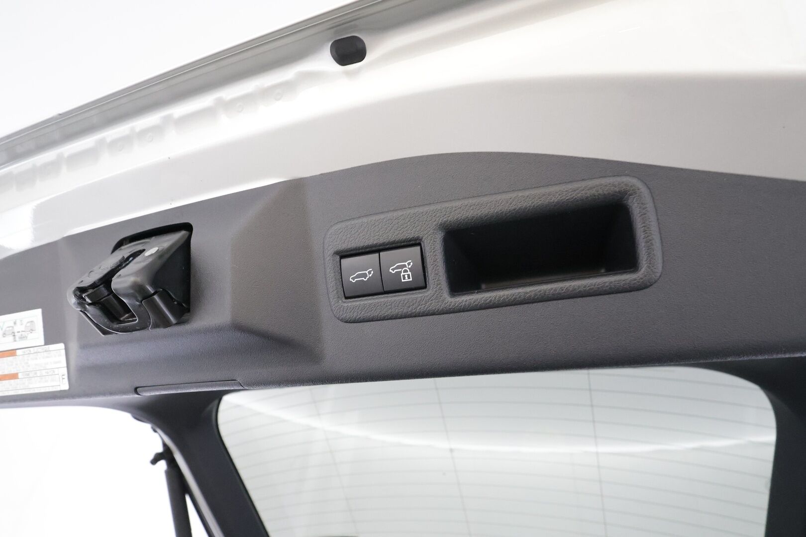 Toyota bZ4X 2022 Executive AWD - | Lasikatto | ILP | Koukku | ACC | LED | 360 | Ilmastoitu Muistipenkki | JBL | Navi | Kaistavahti | Katveavustin | Keyless | Merkkihuollot | Kahdet renkaat | 2x Latauskaapelit |