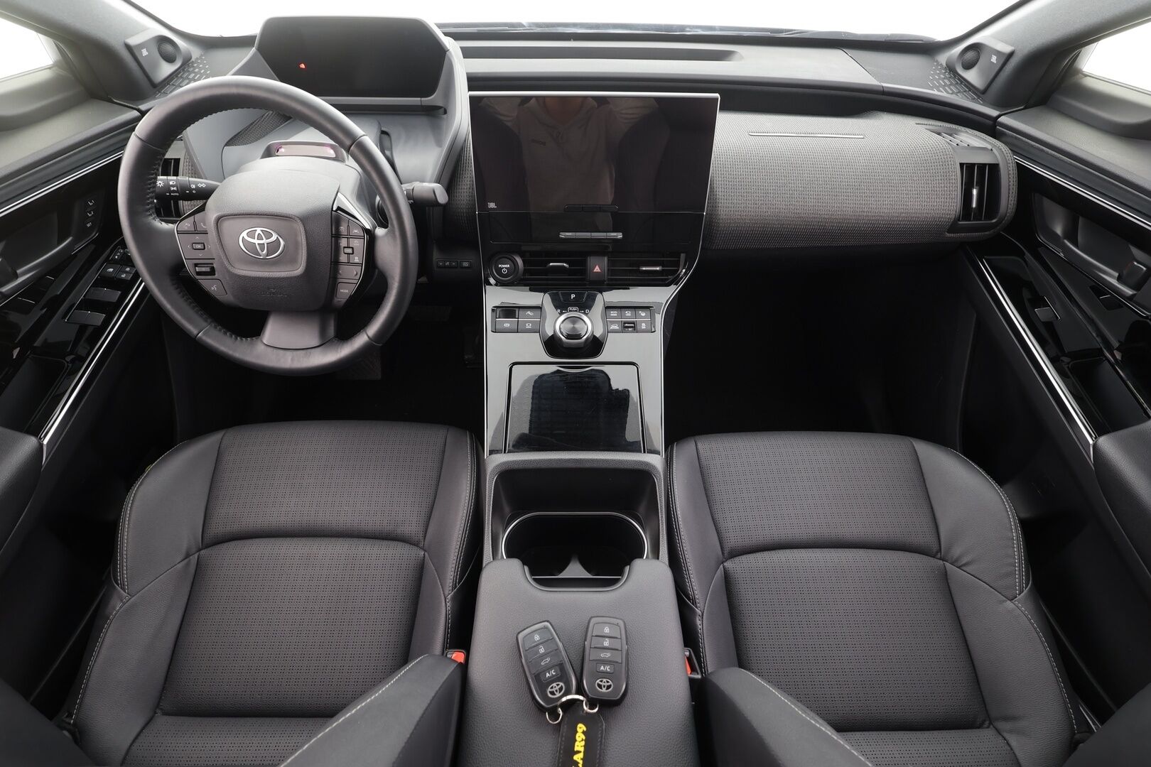 Toyota bZ4X 2022 Executive AWD - | Lasikatto | ILP | Koukku | ACC | LED | 360 | Ilmastoitu Muistipenkki | JBL | Navi | Kaistavahti | Katveavustin | Keyless | Merkkihuollot | Kahdet renkaat | 2x Latauskaapelit |