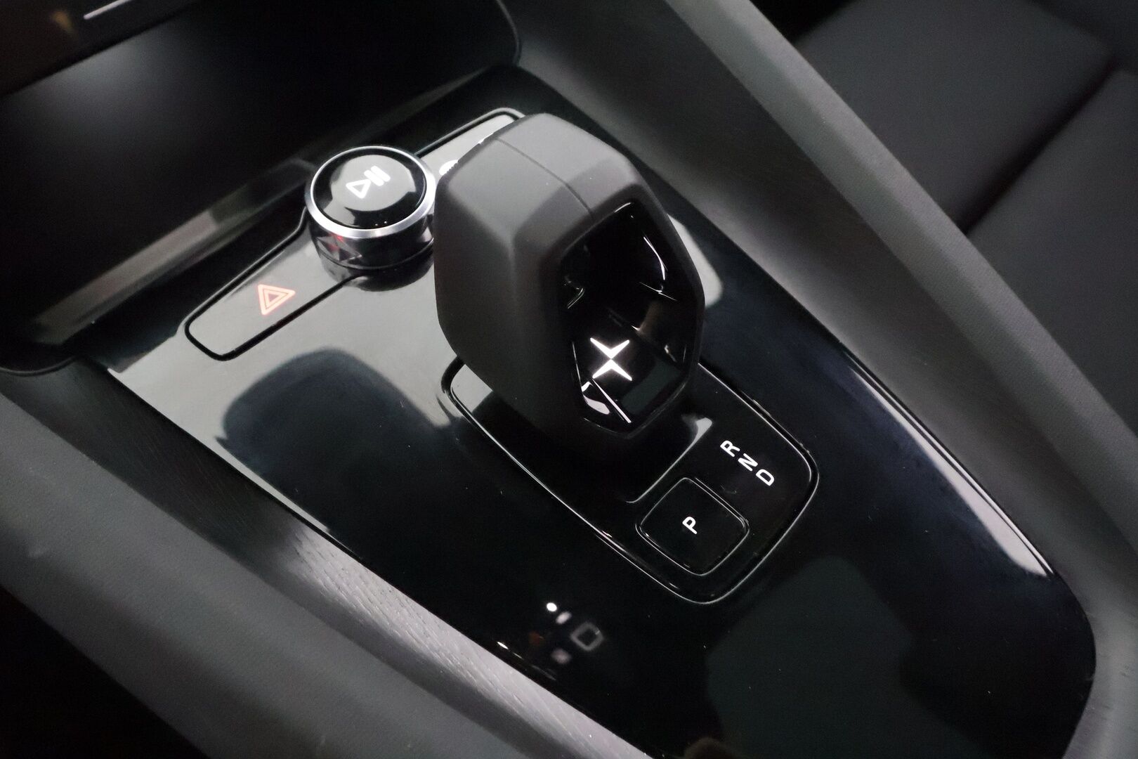 Polestar 2 2022 Long Range Single Motor, 170kW, 78kWh - | ACC | ILP | Koukku | H/K | LED | Lasikatto | Muistipenkki | 360-Kamera | Sporttipenkit | Keyless | Apple&Android | Kahdet Renkaat | Koti & Kauppalaturi |