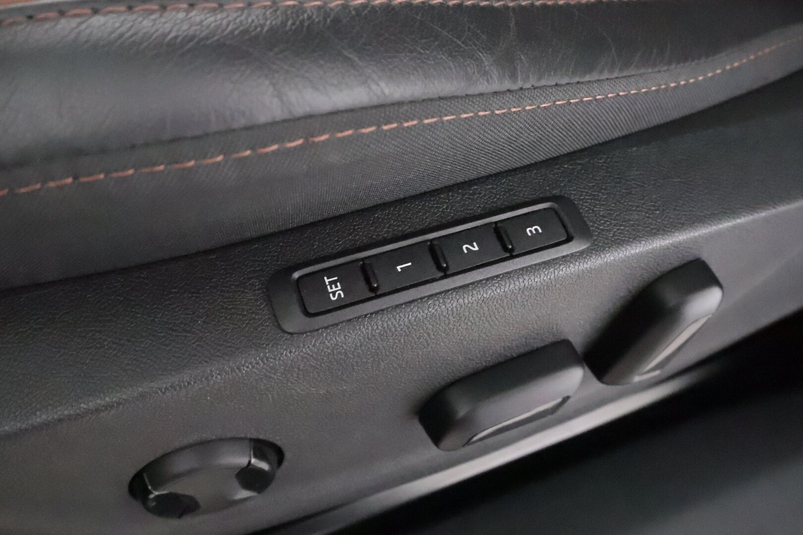 Skoda Enyaq 2022 80 iV - | ILP | Koukku | ACC | P.kamera | Matrix-LED | Muistipenkki | Digimittaristo | Navi | Kaistavahti | Keyless | 