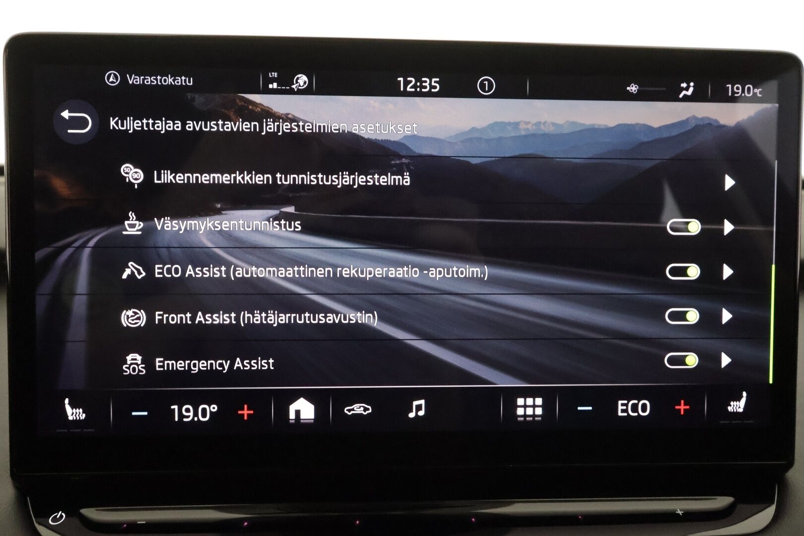 Skoda Enyaq 2022 80 iV - | ILP | Koukku | ACC | P.kamera | Matrix-LED | Muistipenkki | Digimittaristo | Navi | Kaistavahti | Keyless | 
