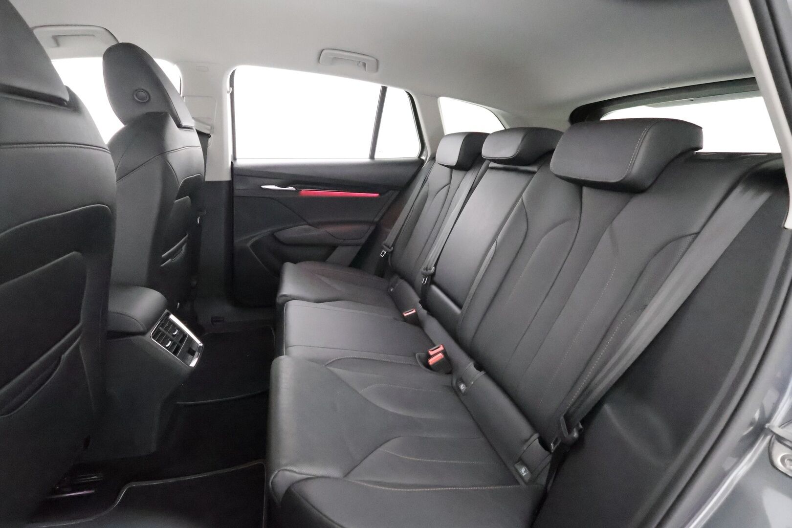 Skoda Enyaq 2022 80 iV - | ILP | Koukku | ACC | P.kamera | Matrix-LED | Muistipenkki | Digimittaristo | Navi | Kaistavahti | Keyless | 