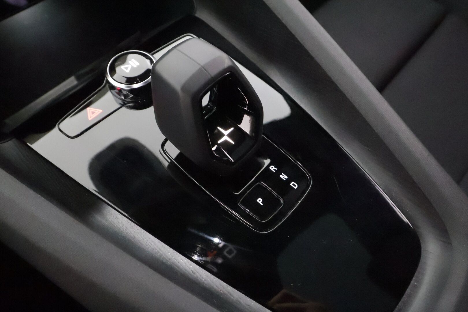 Polestar 2 2021 Launch Edition, 350kW, 78kWh - | ACC | Pixel-LED | Lasikatto | H/K | Muistipenkki | 360-Kamera | Sporttipenkit | Ratinlämmitys | Keyless | Apple&Android | Koti&Kauppalaturi |