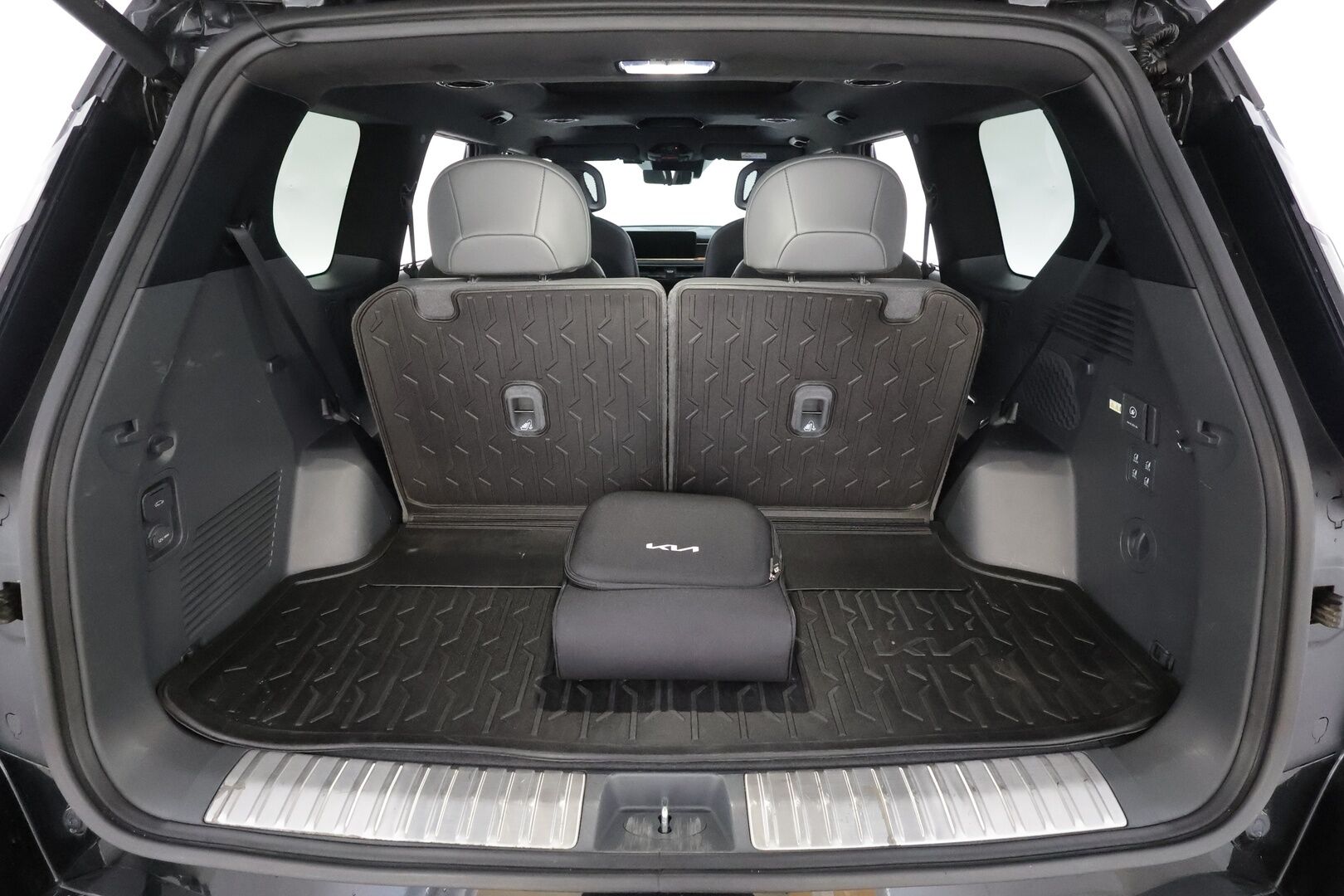 Kia EV9 2024 GT-Line AWD 99,8kWh 384hv 6P - | ACC | ILP | Koukku | Ilm. relax istuimet edessä ja keskirivillä | HUD | 360° | Meridian | Panorama | Kulj. hieronta | Matrix | Muistipenkki | HDA | BSM |  