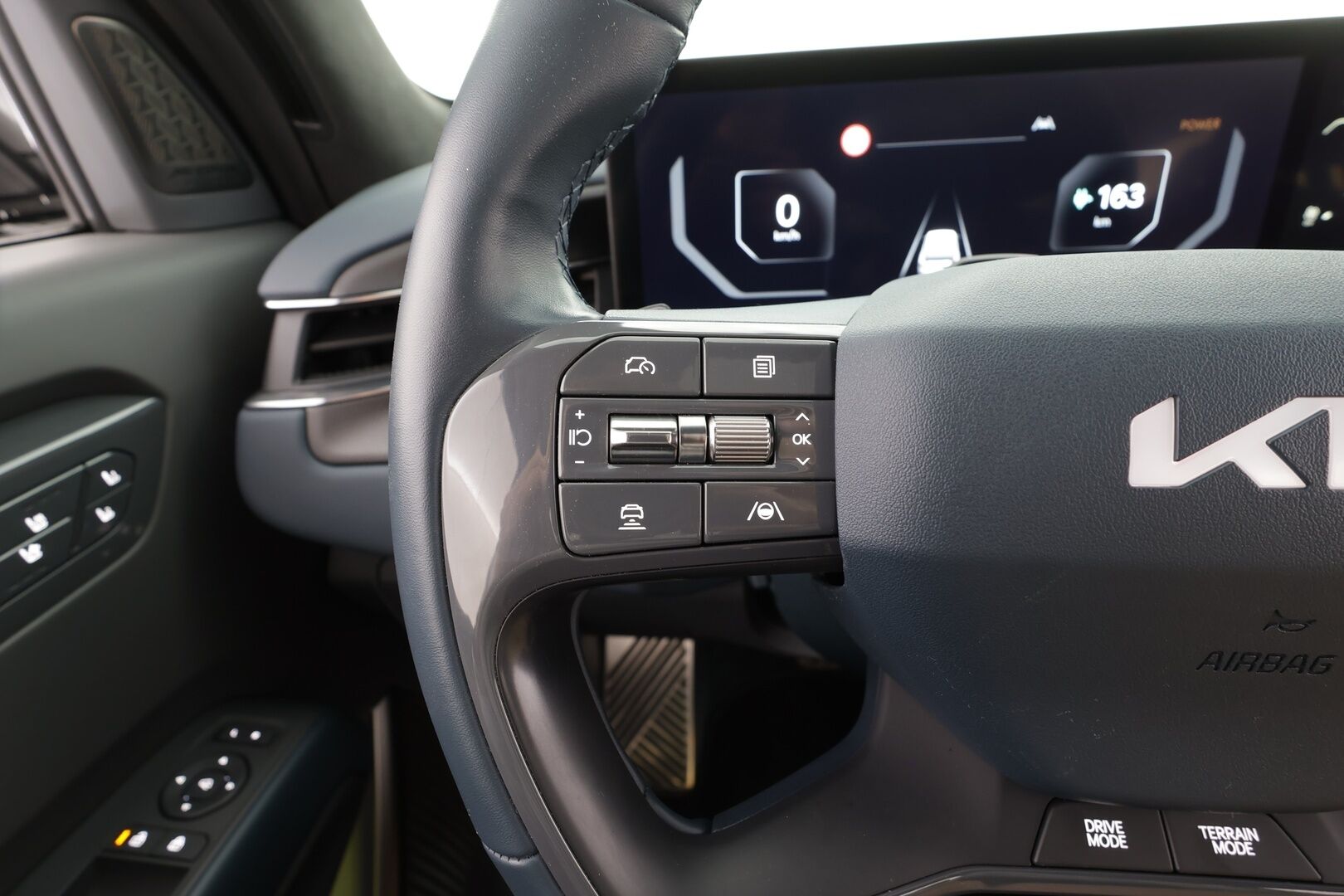 Kia EV9 2024 GT-Line AWD 99,8kWh 384hv 6P - | ACC | ILP | Koukku | Ilm. relax istuimet edessä ja keskirivillä | HUD | 360° | Meridian | Panorama | Kulj. hieronta | Matrix | Muistipenkki | HDA | BSM |  