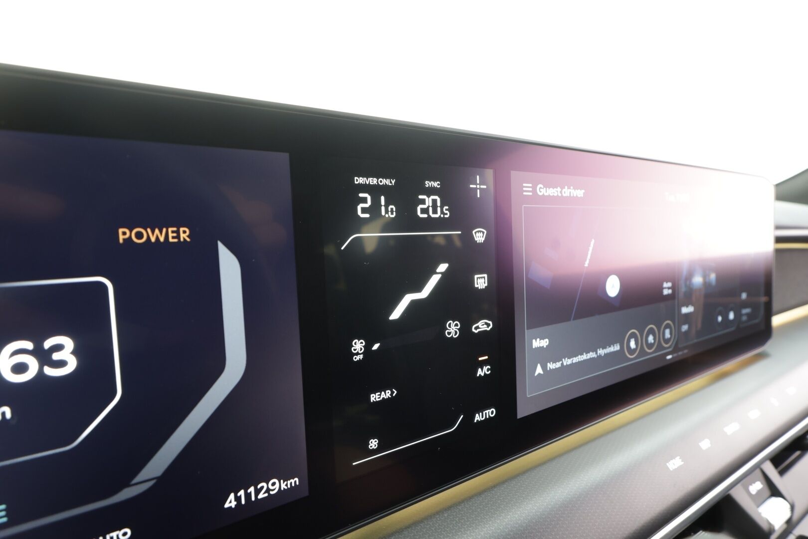 Kia EV9 2024 GT-Line AWD 99,8kWh 384hv 6P - | ACC | ILP | Koukku | Ilm. relax istuimet edessä ja keskirivillä | HUD | 360° | Meridian | Panorama | Kulj. hieronta | Matrix | Muistipenkki | HDA | BSM |  
