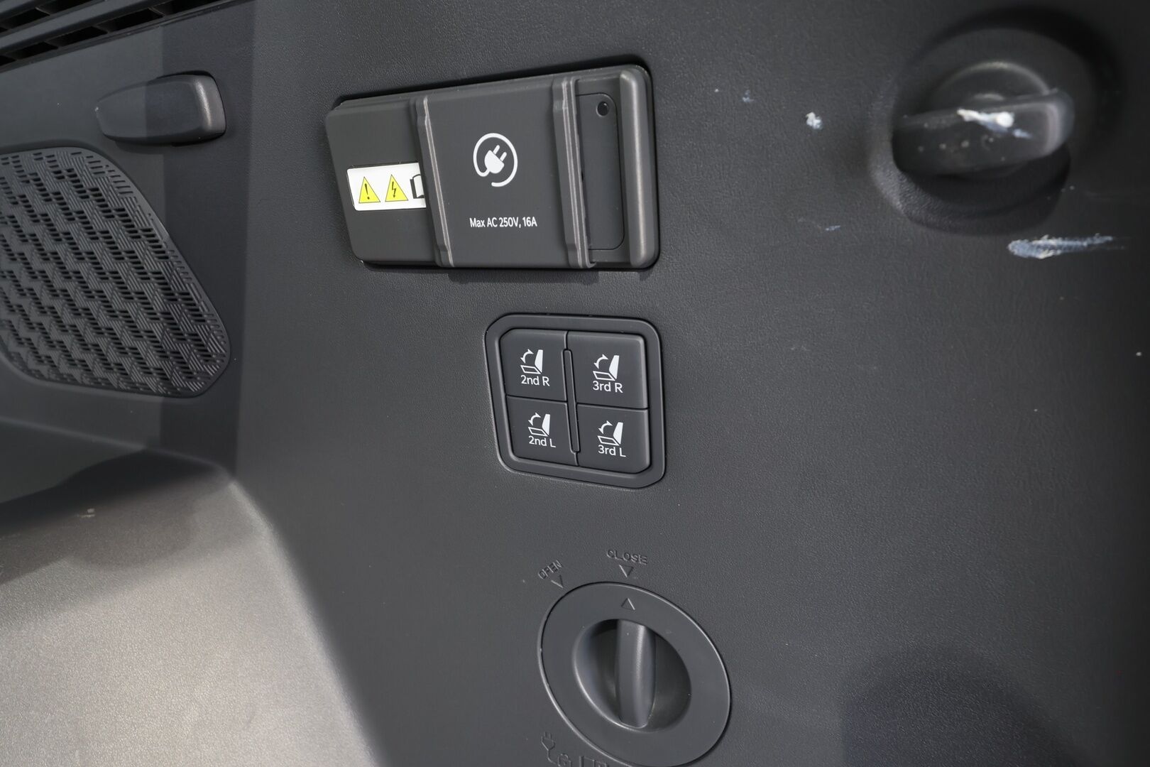 Kia EV9 2024 GT-Line AWD 99,8kWh 384hv 6P - | ACC | ILP | Koukku | Ilm. relax istuimet edessä ja keskirivillä | HUD | 360° | Meridian | Panorama | Kulj. hieronta | Matrix | Muistipenkki | HDA | BSM |  