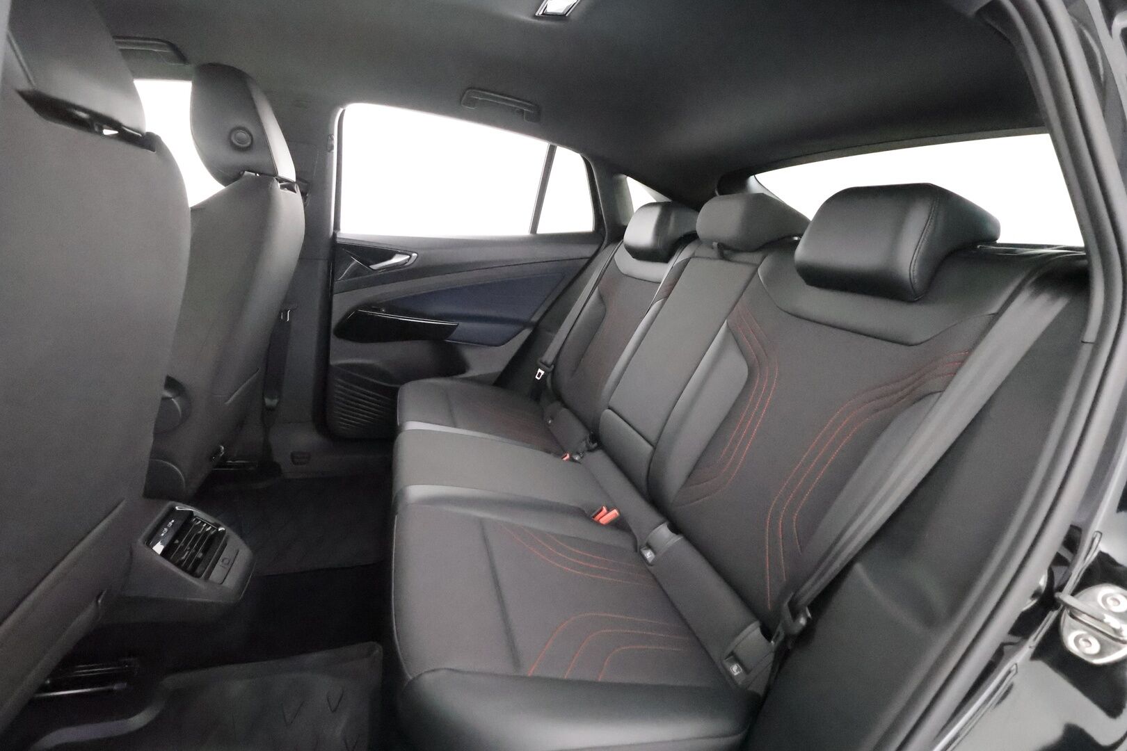 Volkswagen ID.5 2022 GTX 4MOTION Business, akku 77 kWh - | Koukku | ILP | ACC | Matrix-LED | P.Kamera | Navi | Kaistavahti | Keyless | Digimitaristo | Merkkihuollot | Kahdet renkaat |