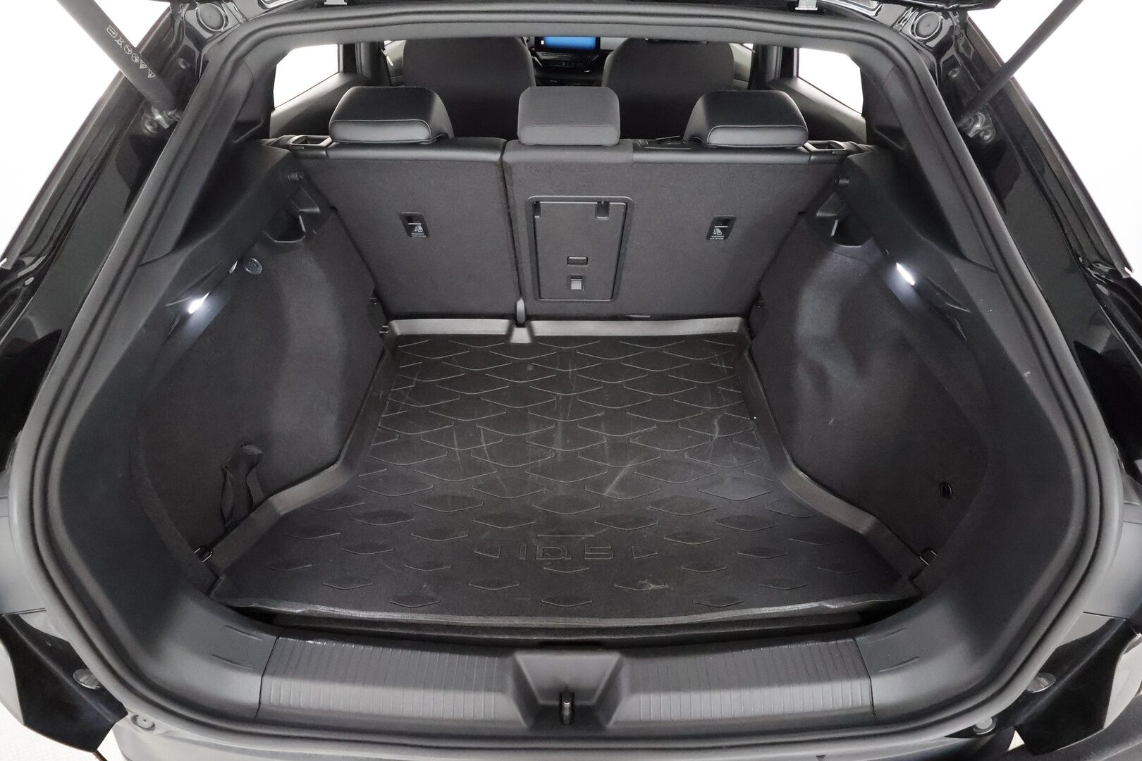 Volkswagen ID.5 2022 GTX 4MOTION Business, akku 77 kWh - | Koukku | ILP | ACC | Matrix-LED | P.Kamera | Navi | Kaistavahti | Keyless | Digimitaristo | Merkkihuollot | Kahdet renkaat |