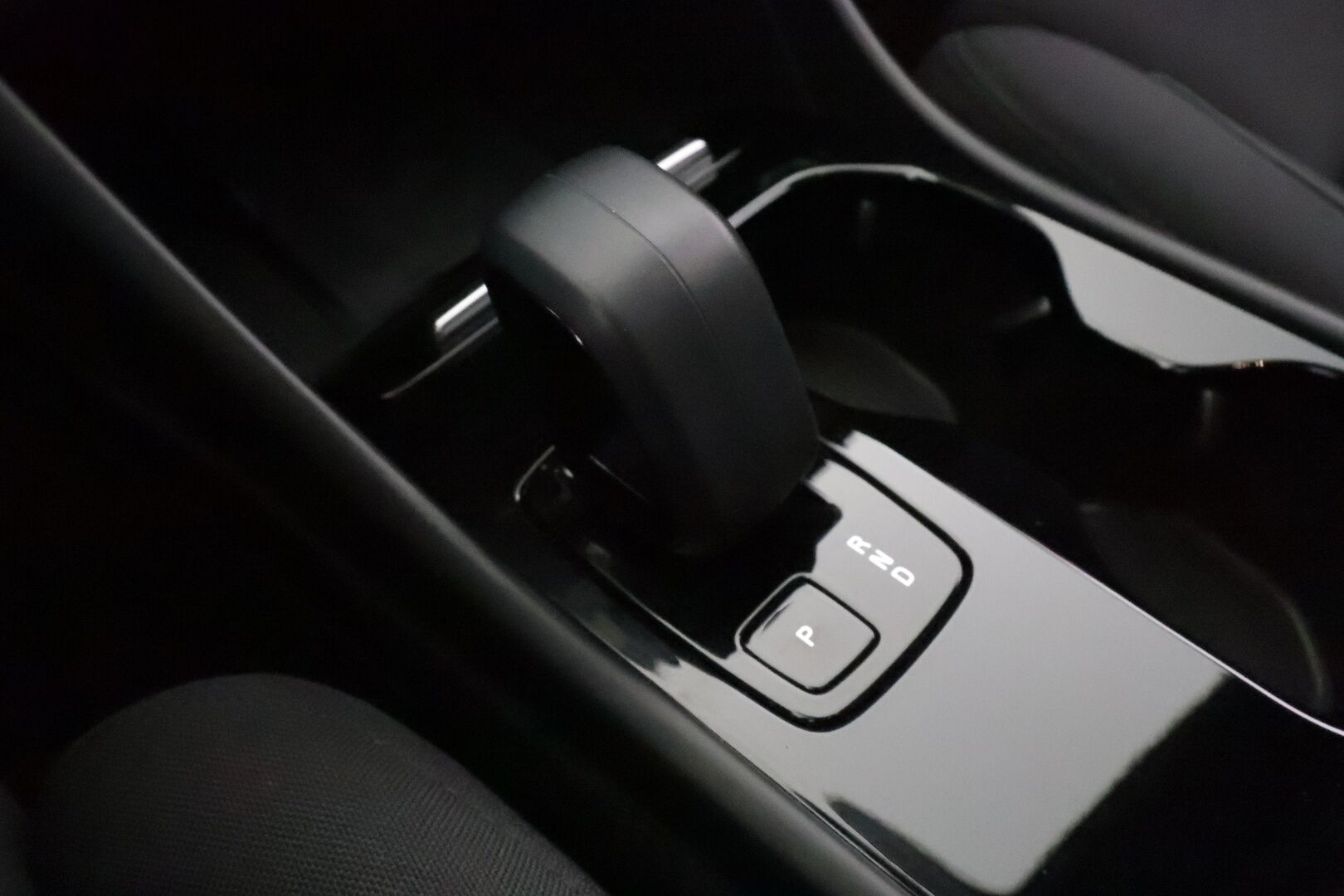 Volvo C40 2023 Recharge Twin Plus - Merkkihuollettu | Lasikatto | ILP | ACC | LED | P.Kamera | Sporttipenkit | Navi | Kaistavahti | Katveavustin | Keyless | Digimittaristo | HP Audio