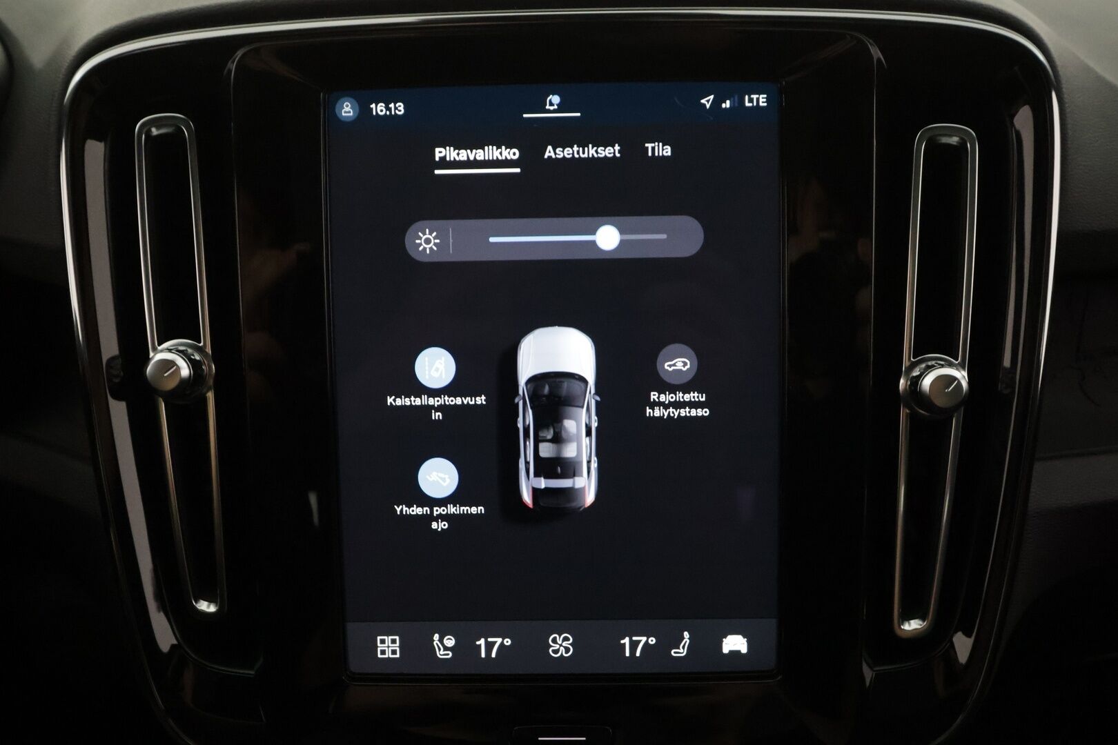 Volvo C40 2023 Recharge Twin Plus - Merkkihuollettu | Lasikatto | ILP | ACC | LED | P.Kamera | Sporttipenkit | Navi | Kaistavahti | Katveavustin | Keyless | Digimittaristo | HP Audio