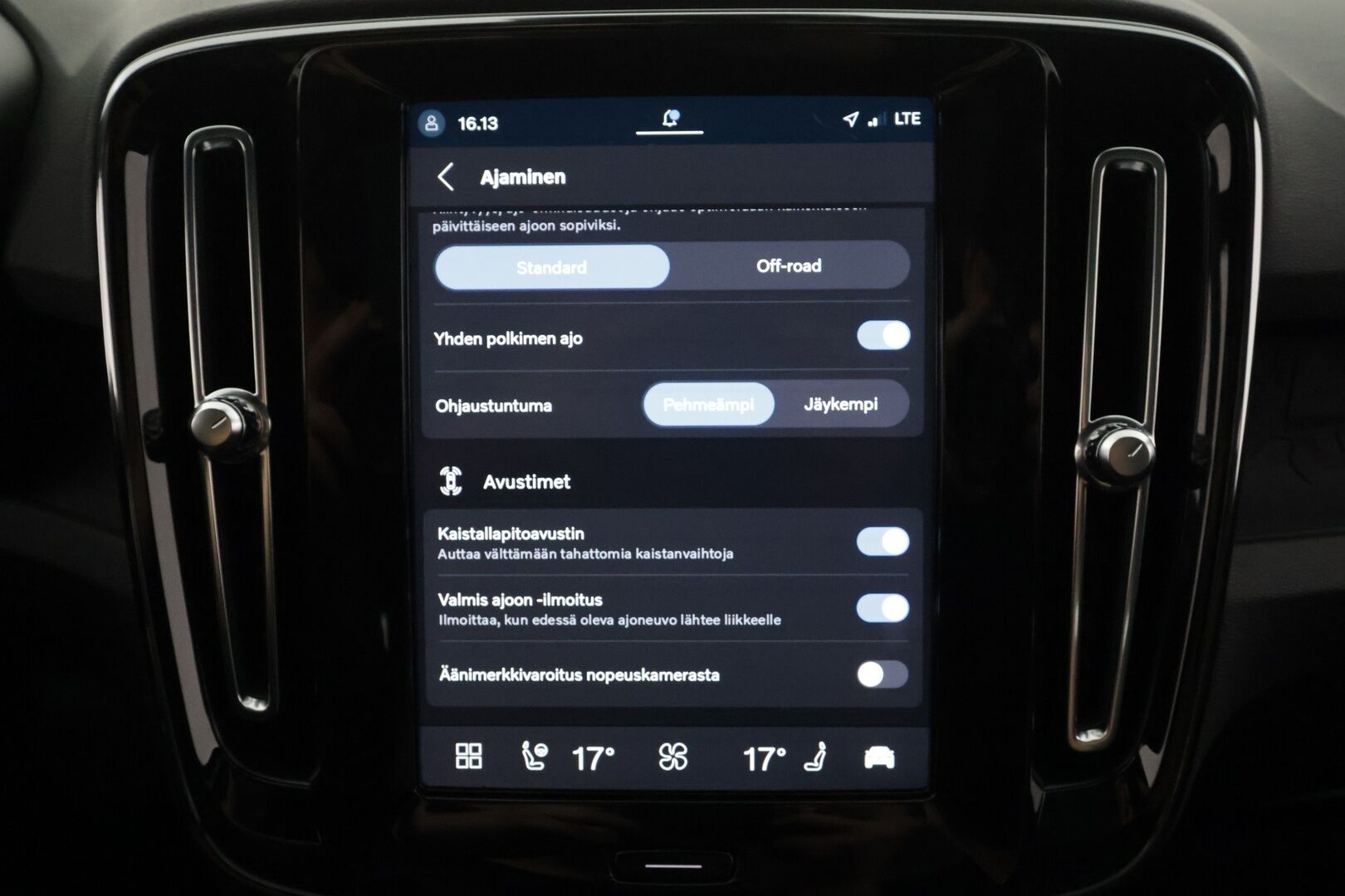 Volvo C40 2023 Recharge Twin Plus - Merkkihuollettu | Lasikatto | ILP | ACC | LED | P.Kamera | Sporttipenkit | Navi | Kaistavahti | Katveavustin | Keyless | Digimittaristo | HP Audio
